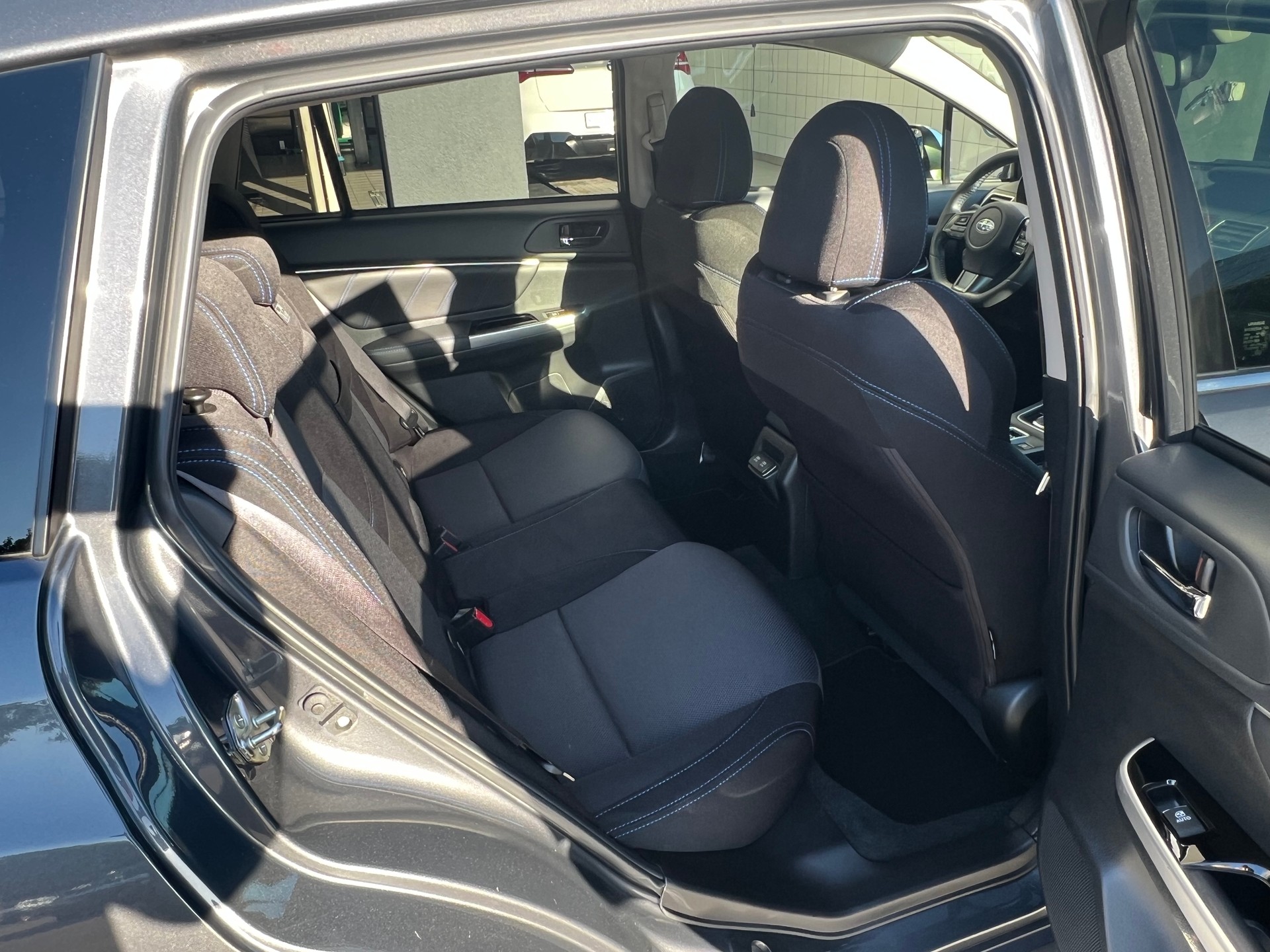 SUBARU Levorg 2.0i Swiss Plus * 4x4 *-image-12