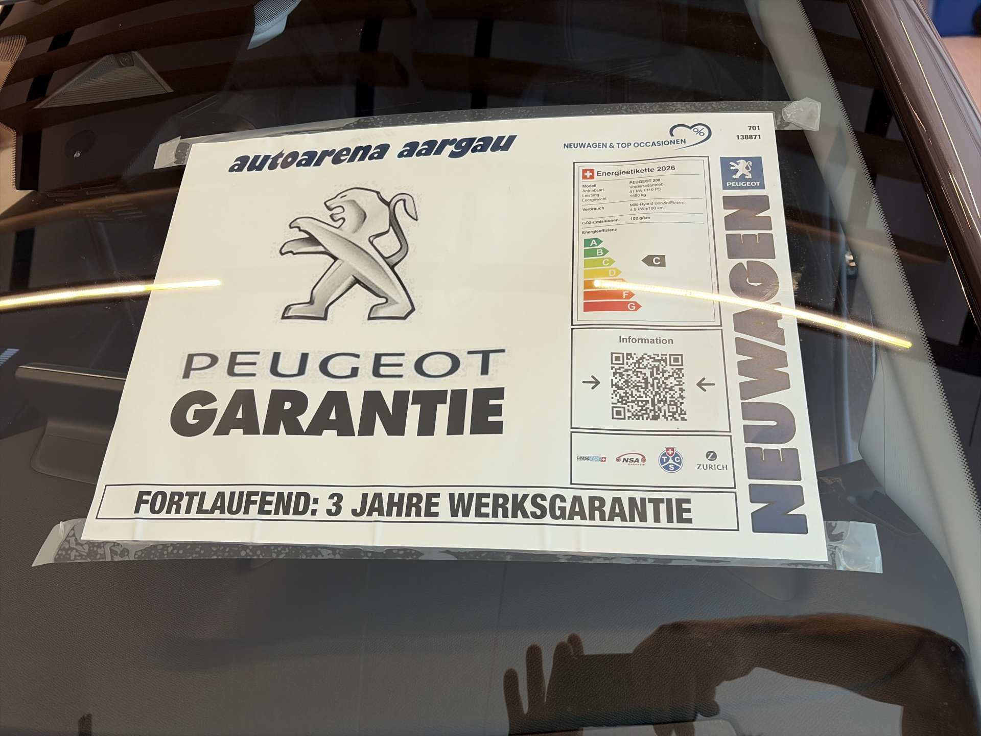 PEUGEOT 208 1.2 MHEV 110 Allure Automat-showroom-element-3