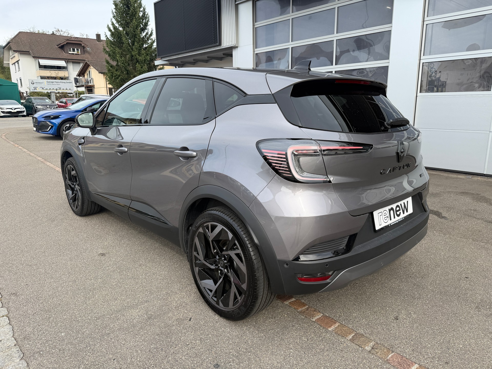 RENAULT Captur 1.6 E-Tech esprit Alpine-showroom-element-1