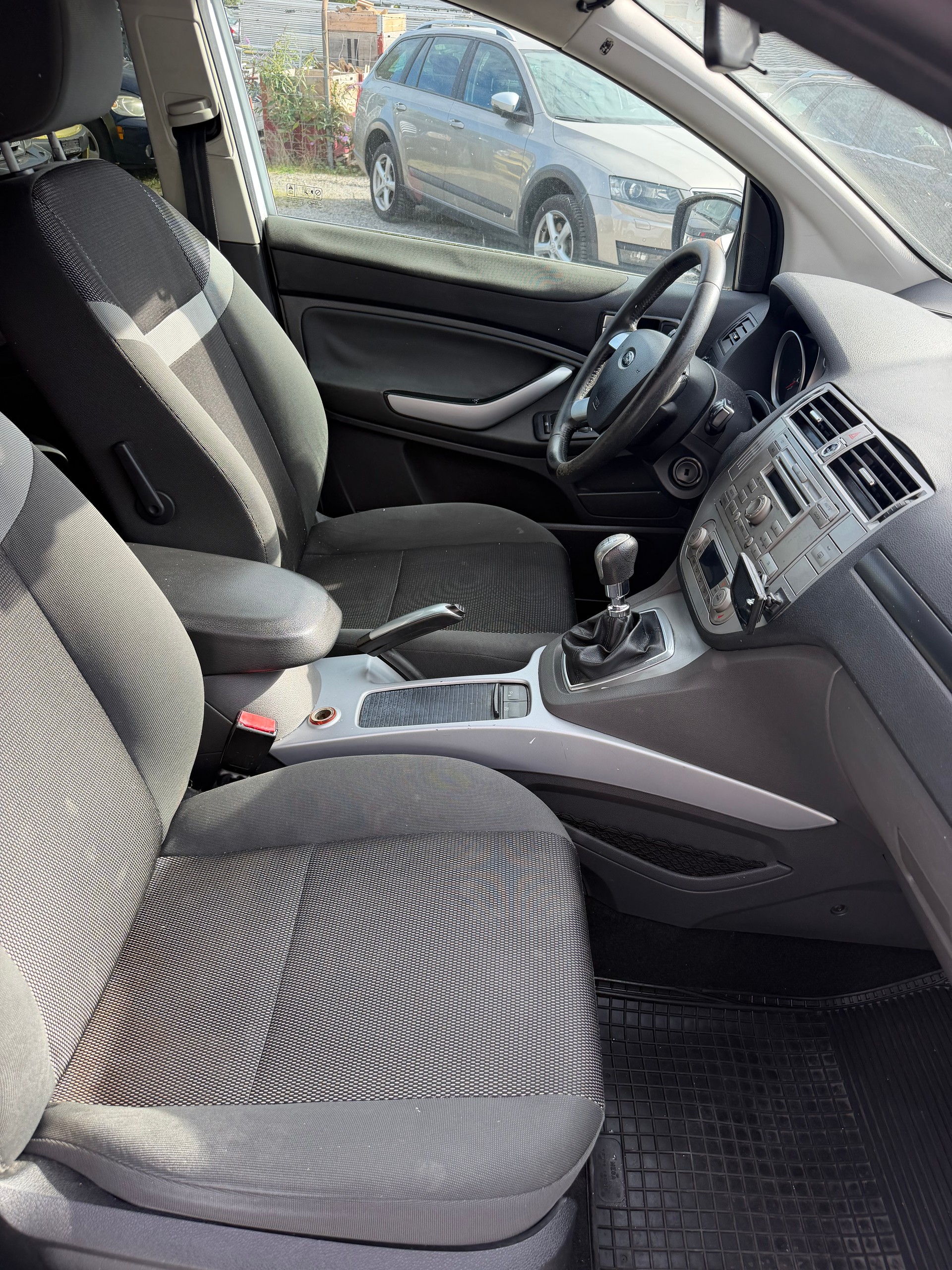 FORD Kuga 2.0 TDCi Carving 2WD-image-4