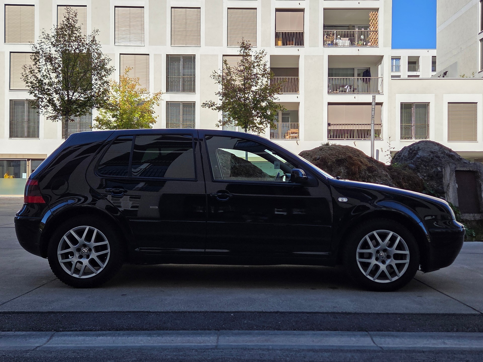 VW Golf 1.9 TDI PD Highline-showroom-element-2