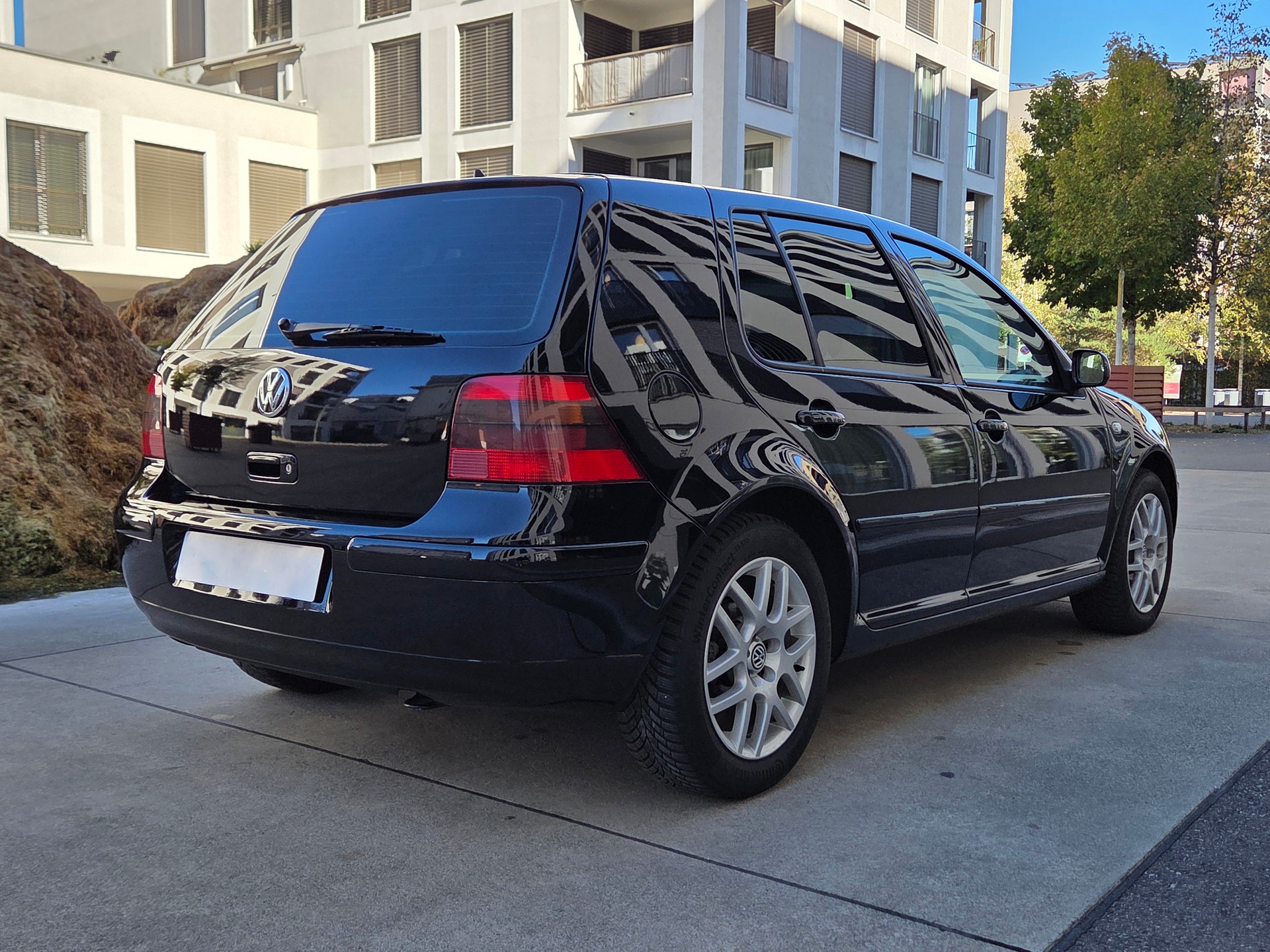 VW Golf 1.9 TDI PD Highline-showroom-element-3