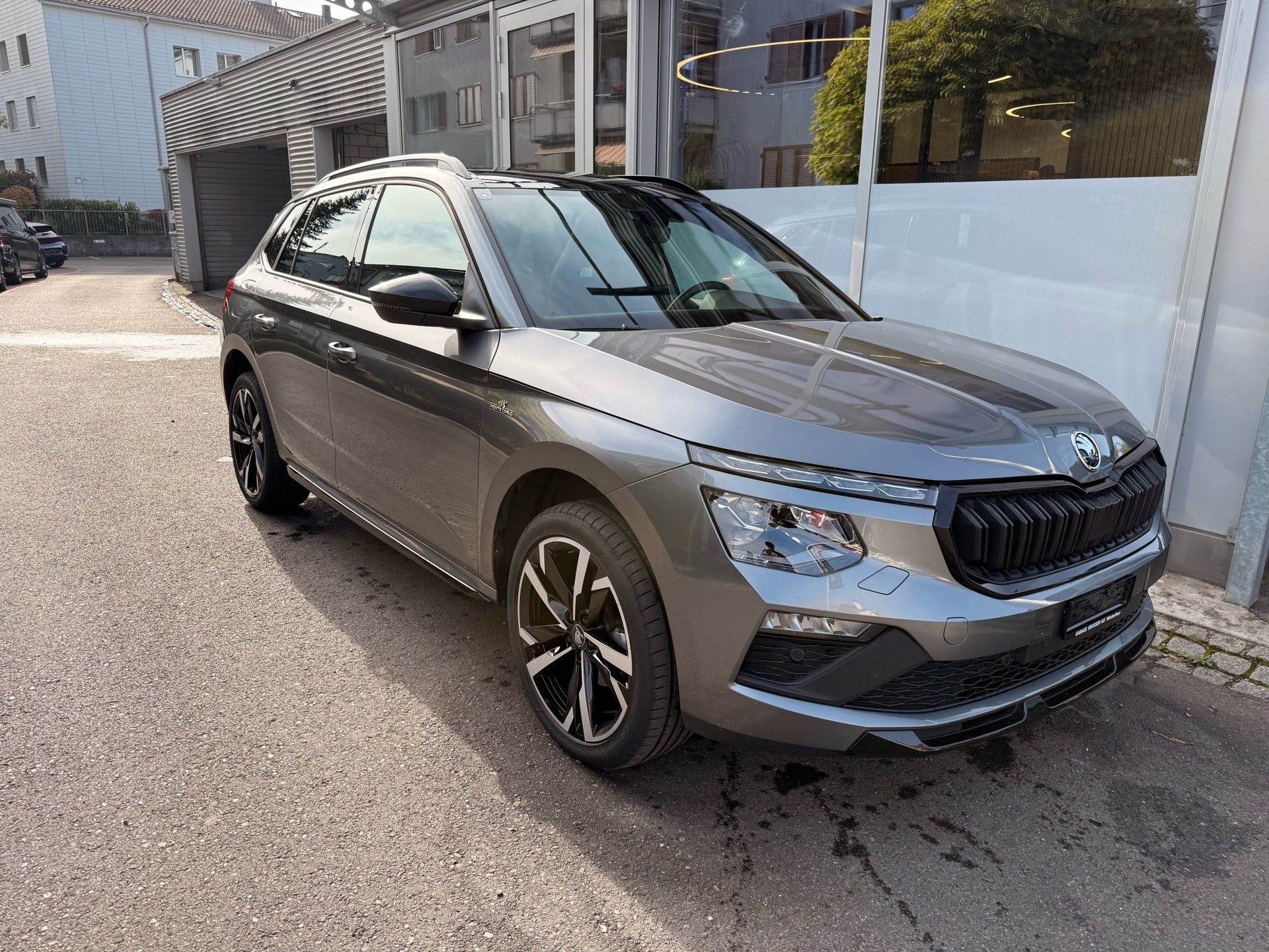 SKODA Kamiq 1.5 TSI MONTE CARLO *** ANHÄNGERKUPPLUNG & PANORAMDACH ***-showroom-element-2