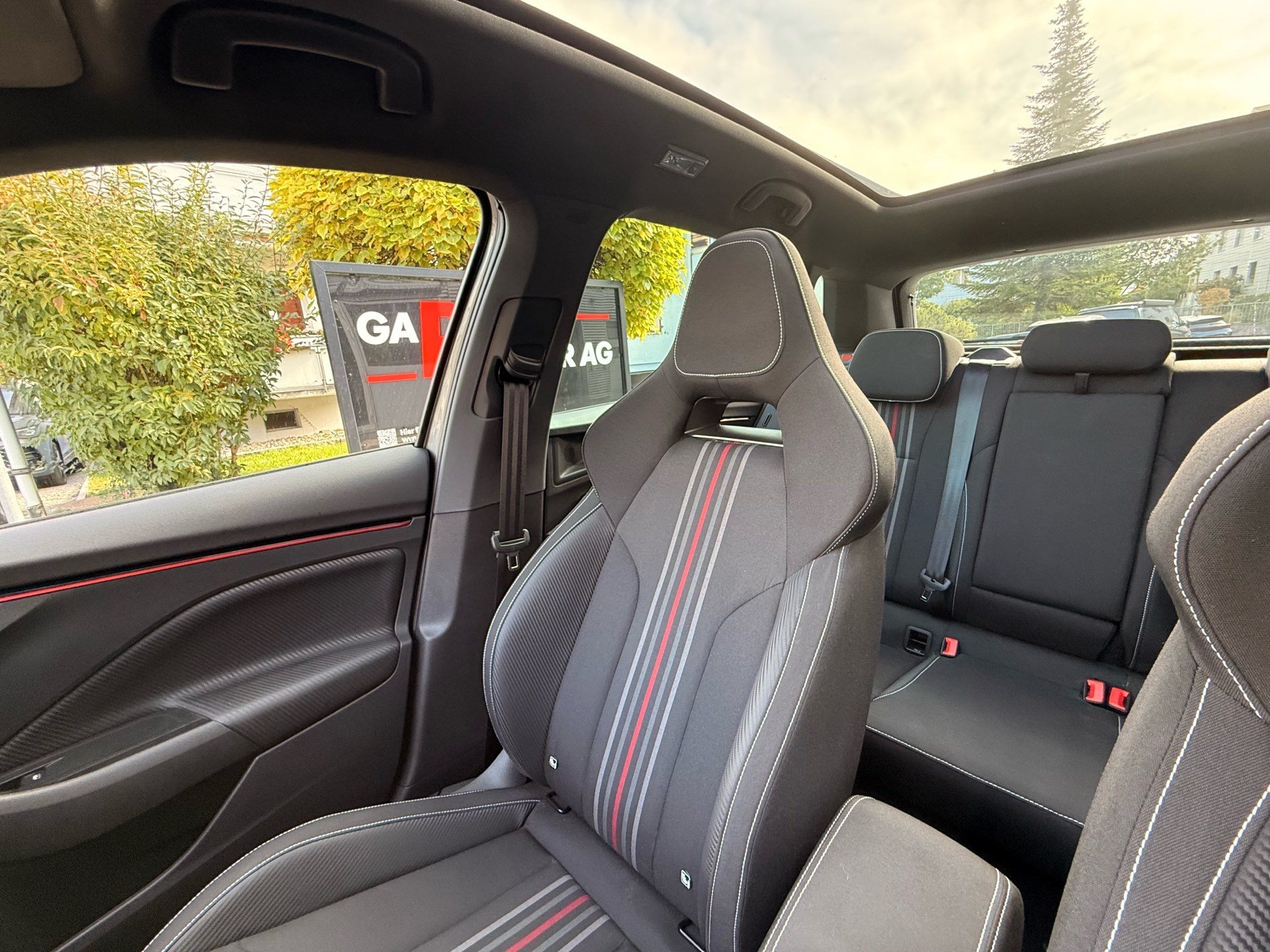 SKODA Kamiq 1.5 TSI MONTE CARLO *** ANHÄNGERKUPPLUNG & PANORAMDACH ***-image-22