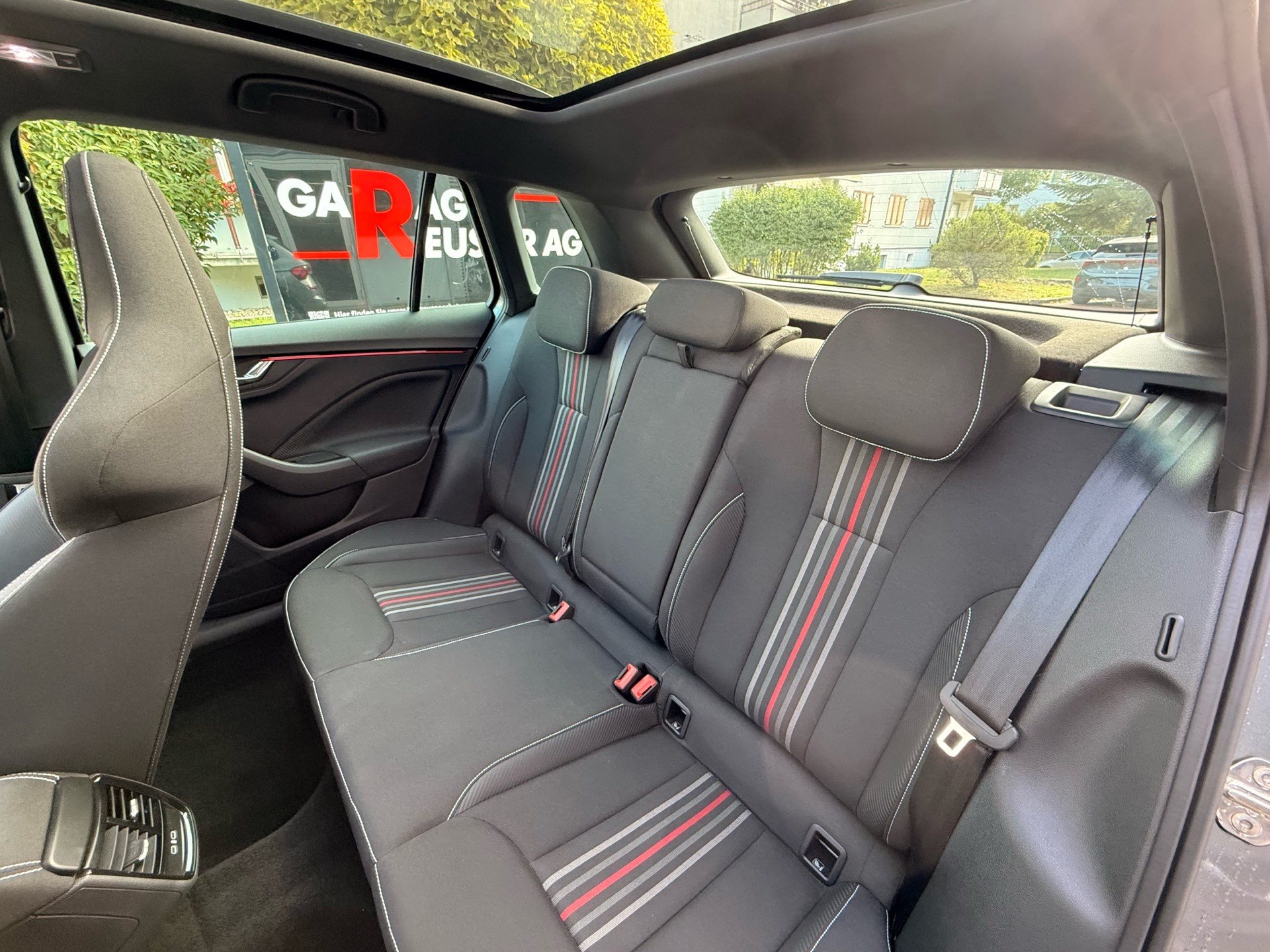 SKODA Kamiq 1.5 TSI MONTE CARLO *** ANHÄNGERKUPPLUNG & PANORAMDACH ***-image-23