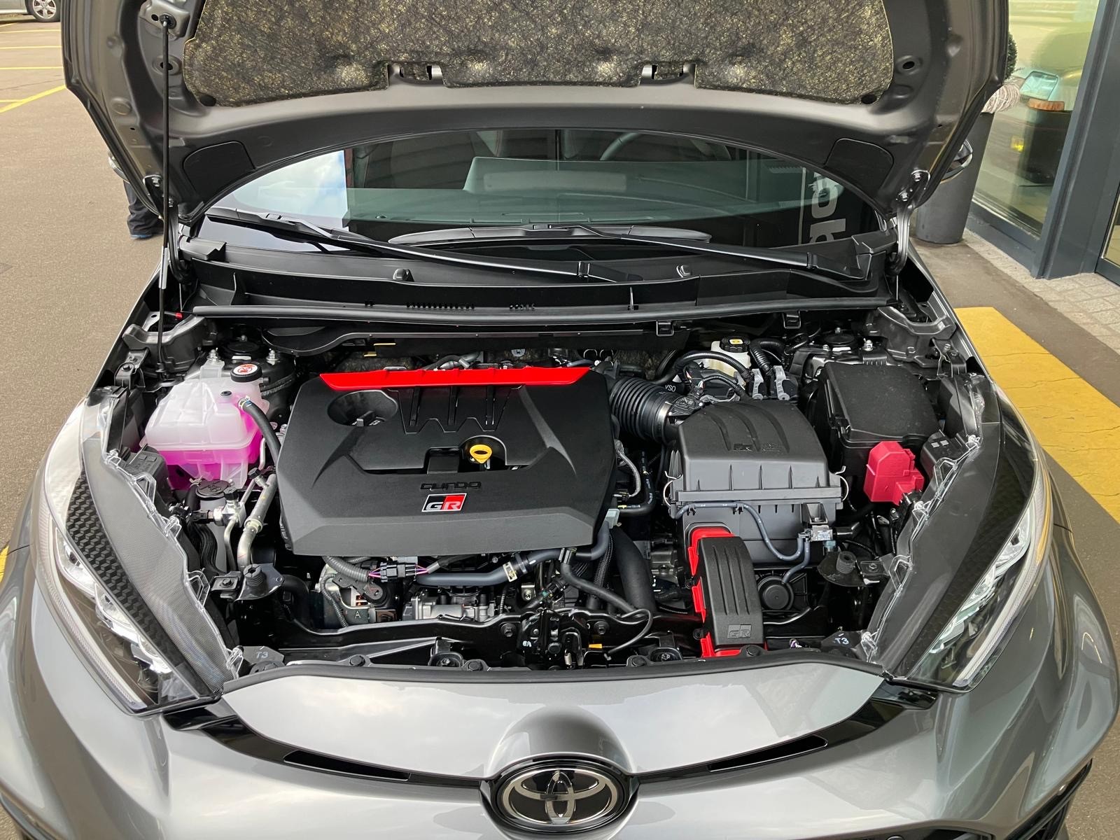 TOYOTA Yaris 1.6 GR Sport-image-8