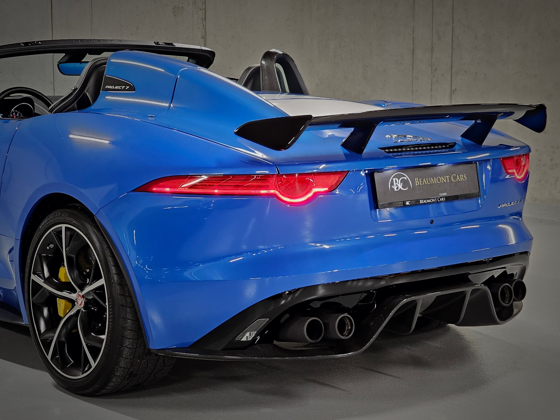 JAGUAR Project 7-showroom-element-3