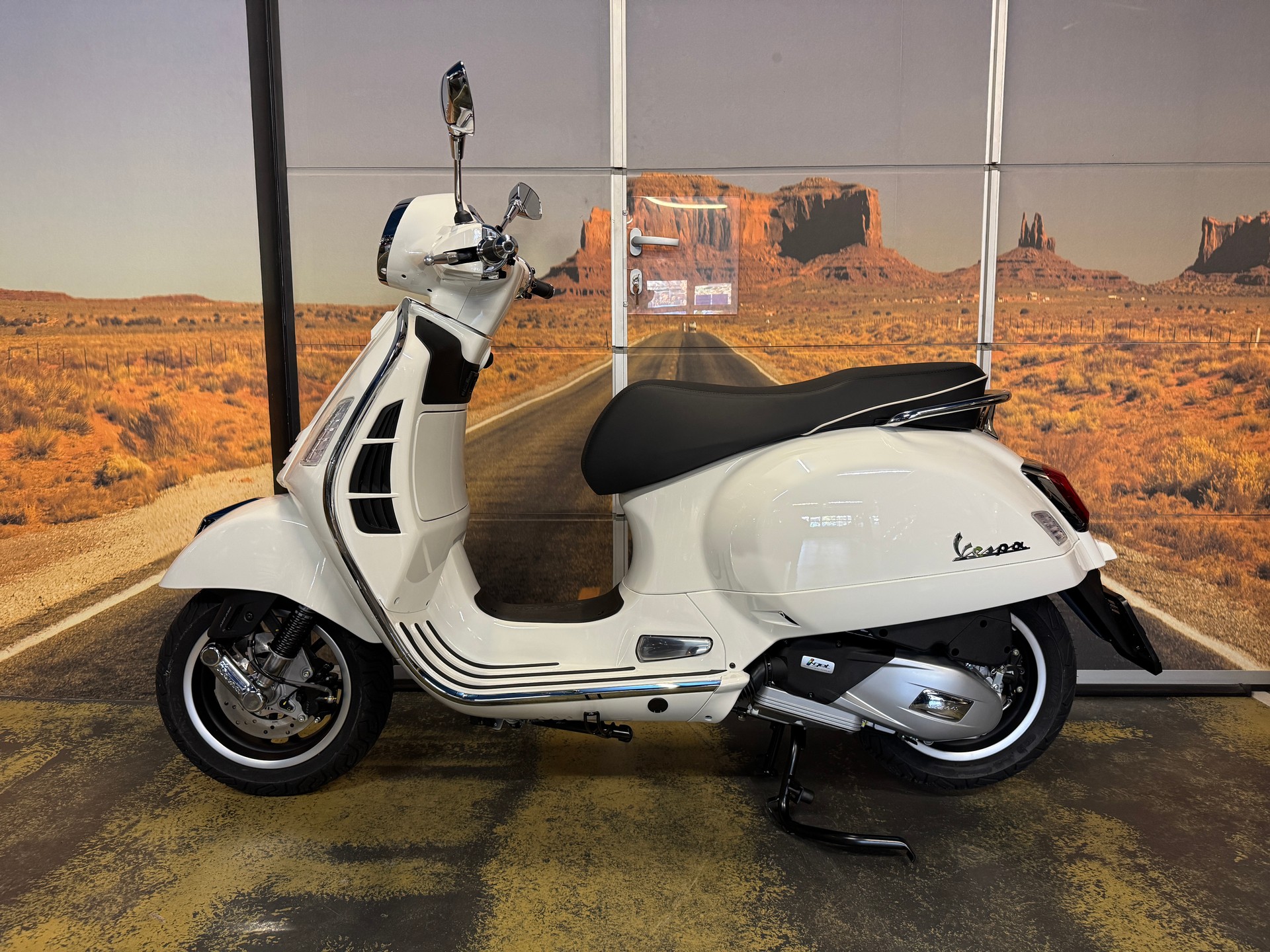 PIAGGIO Vespa GTS 125 Super RST Euro 5+-image-1