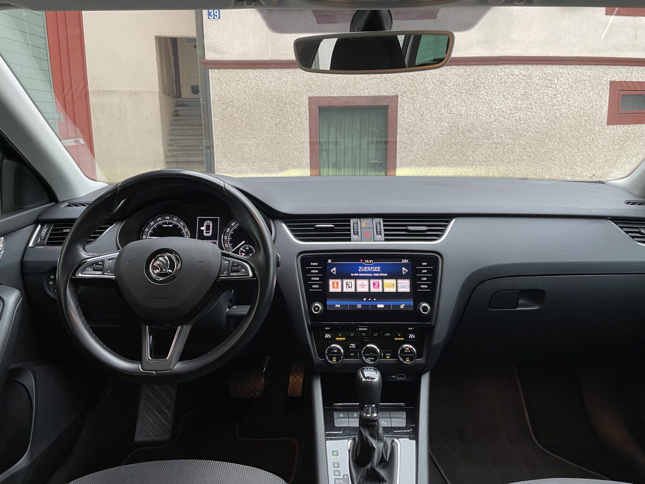 SKODA Octavia Combi 2.0 TDI Style DSG-image-10