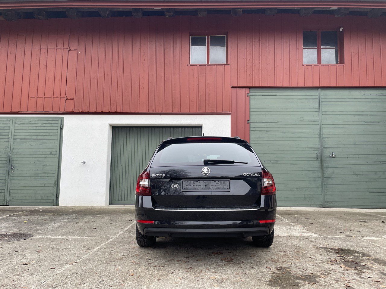 SKODA Octavia Combi 2.0 TDI Style DSG-image-2