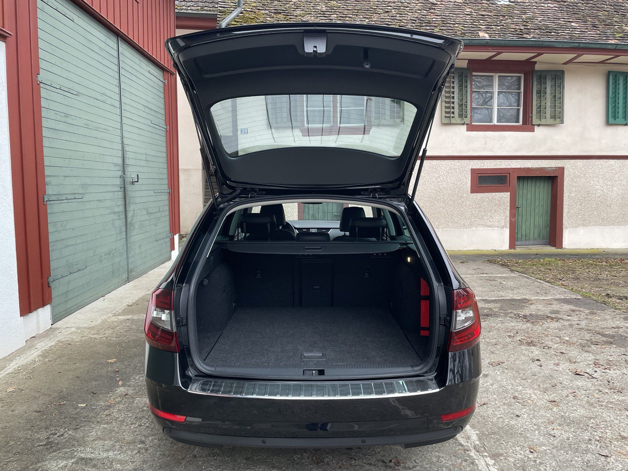 SKODA Octavia Combi 2.0 TDI Style DSG-image-7