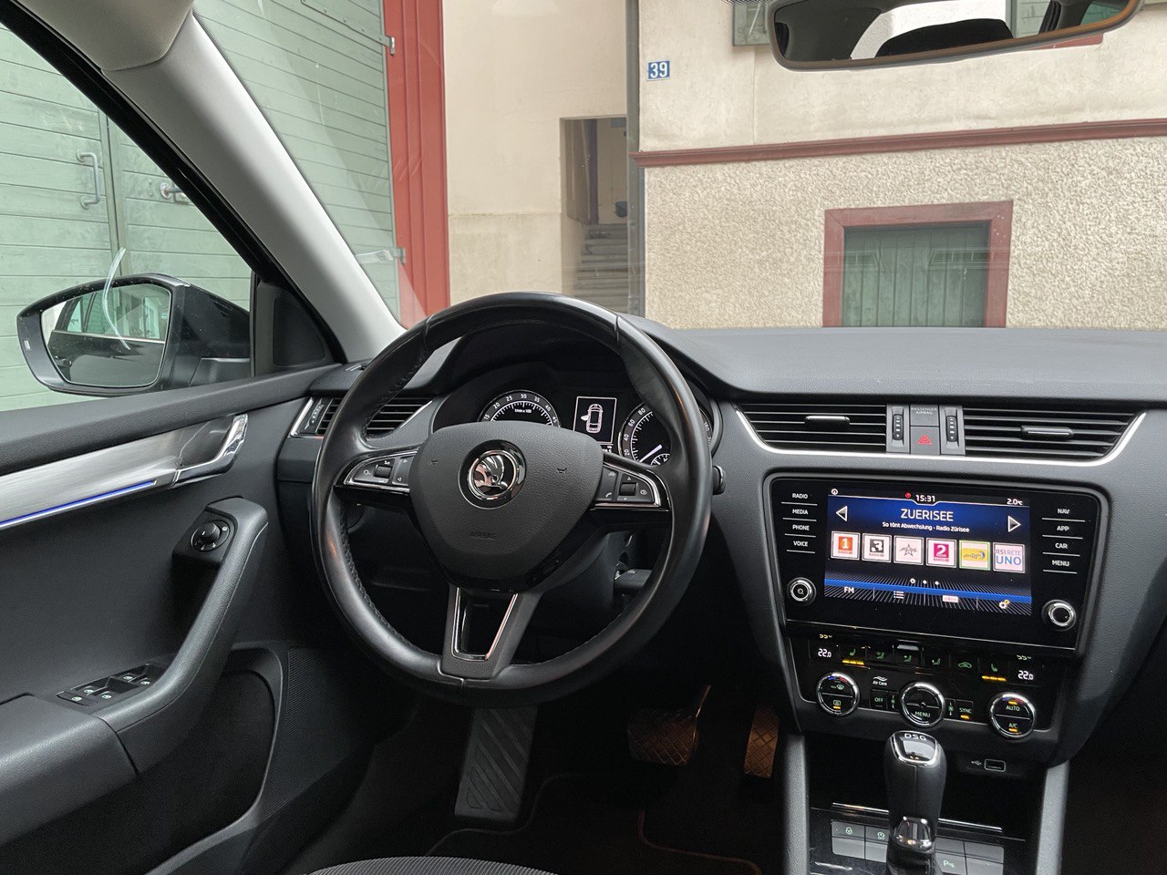 SKODA Octavia Combi 2.0 TDI Style DSG-image-12