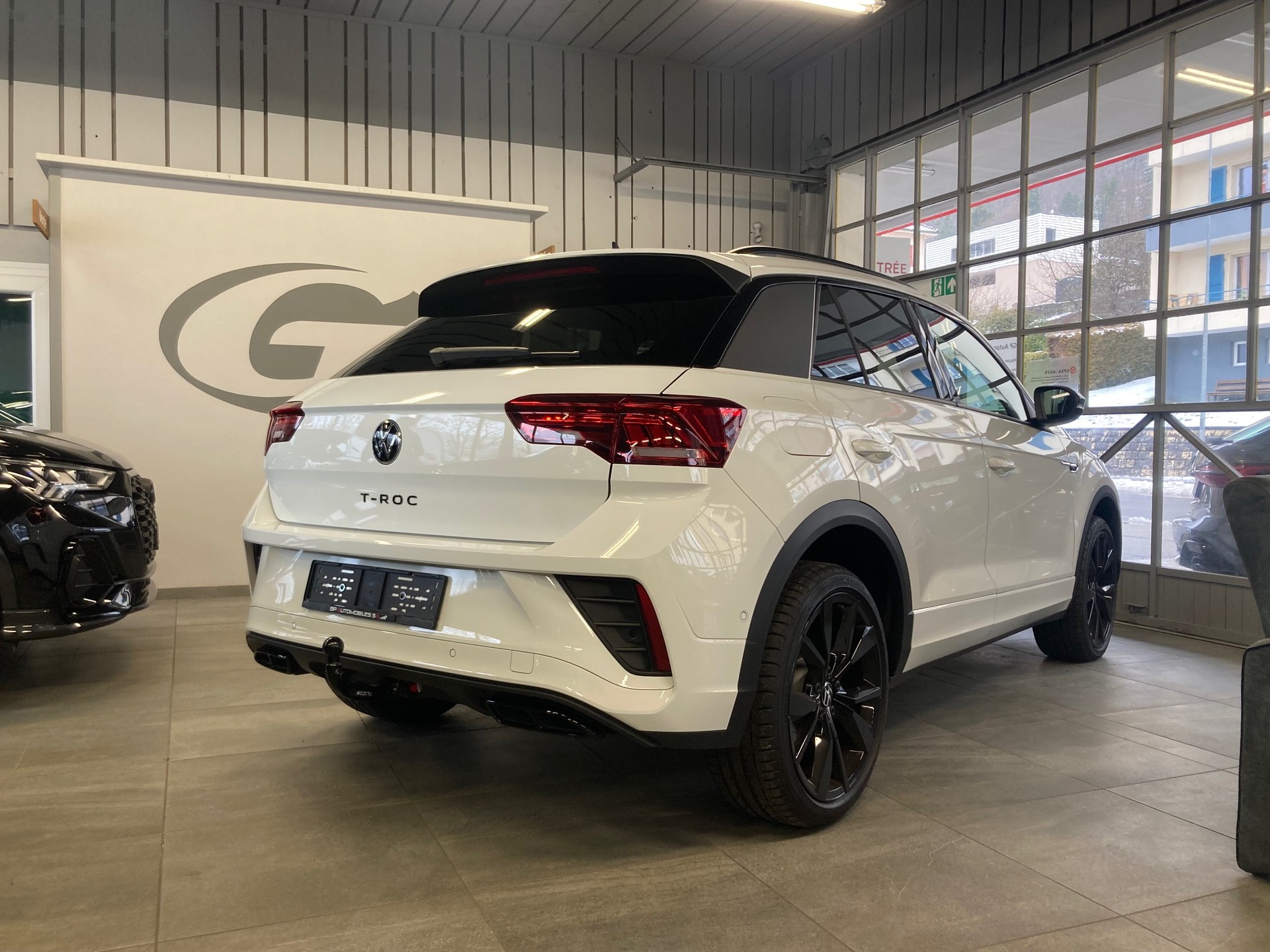 VW T-Roc 2.0 TSI R-Line DSG 4Motion-image-3