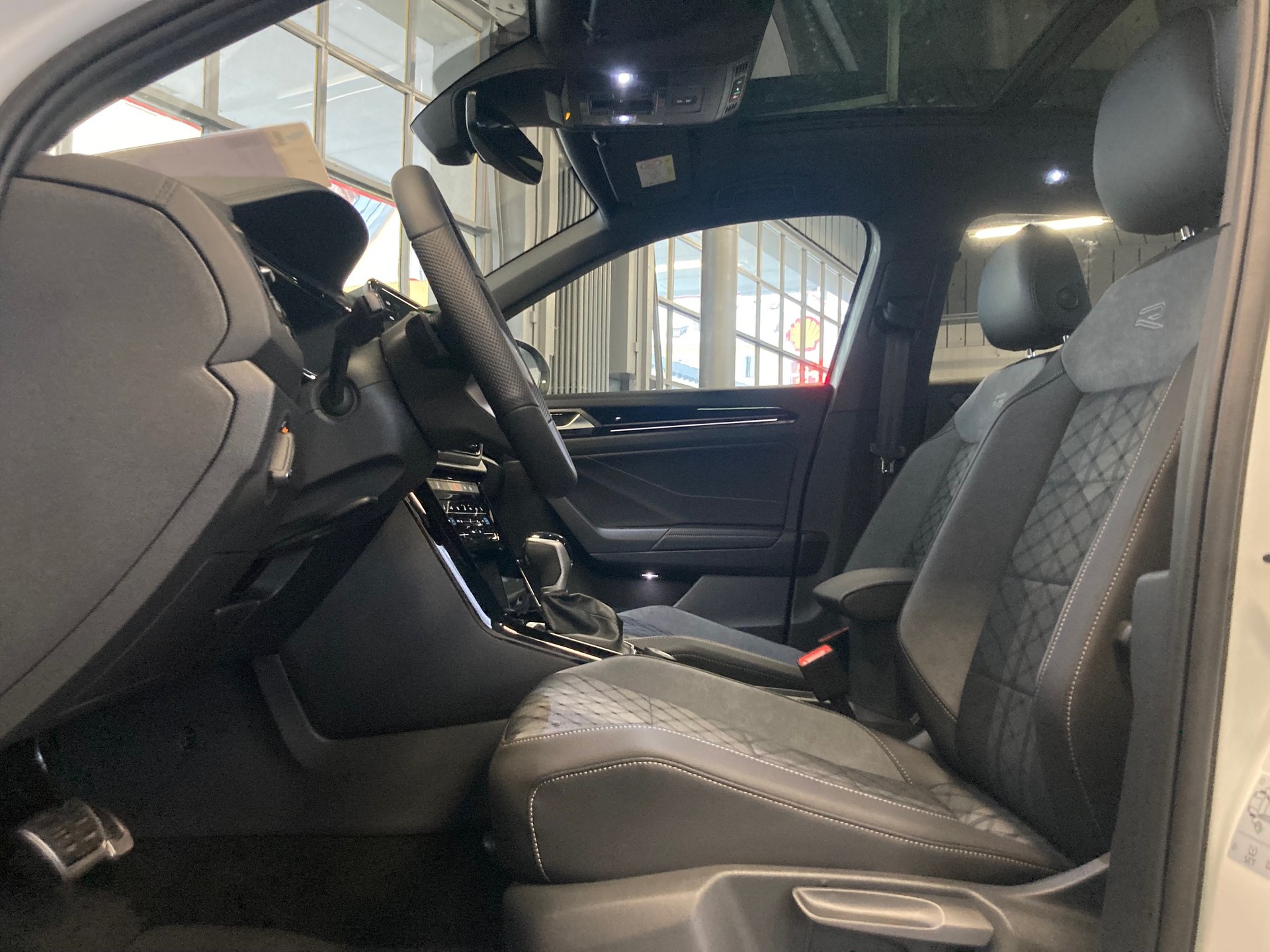 VW T-Roc 2.0 TSI R-Line DSG 4Motion-image-7