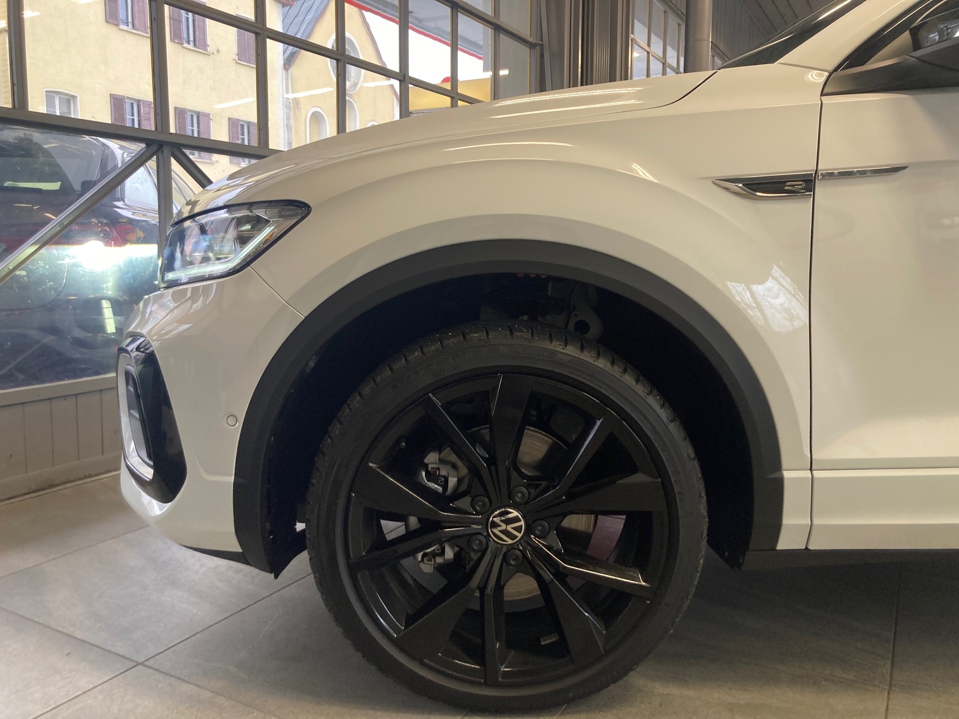 VW T-Roc 2.0 TSI R-Line DSG 4Motion-image-1