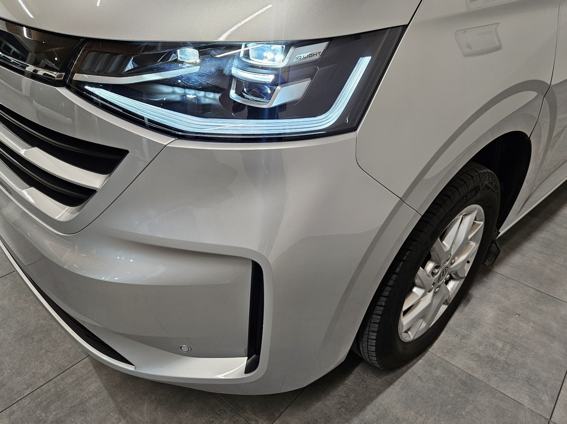 VW Caravelle BEV Style mit 2 Schiebetüren und 8 Sitzplätzen-showroom-element-3