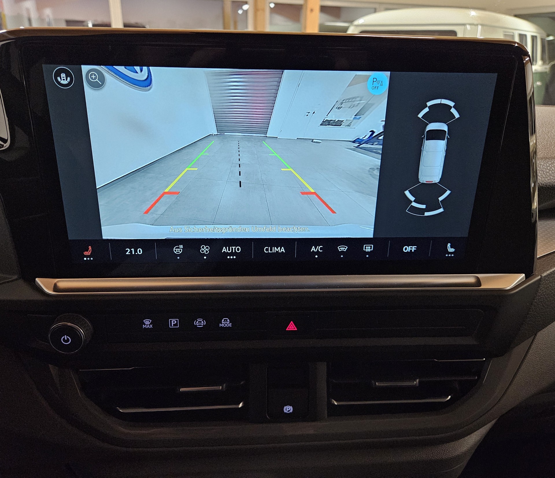 VW Caravelle BEV Style mit 2 Schiebetüren und 8 Sitzplätzen-image-16