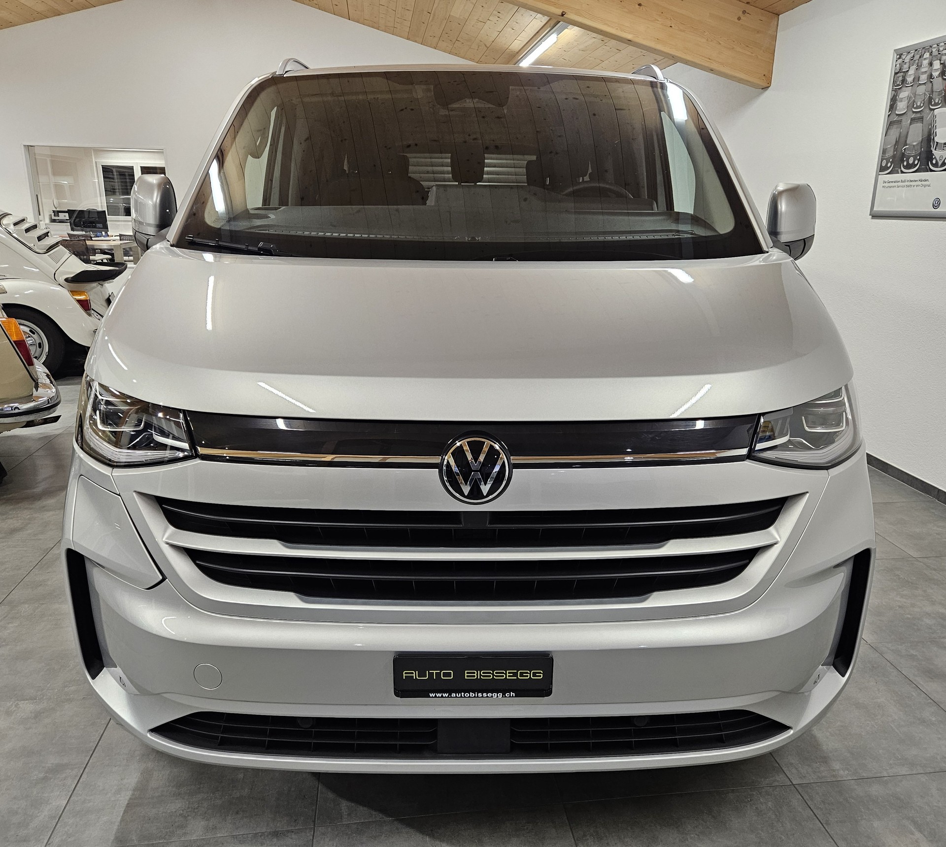 VW Caravelle BEV Style mit 2 Schiebetüren und 8 Sitzplätzen-showroom-element-1