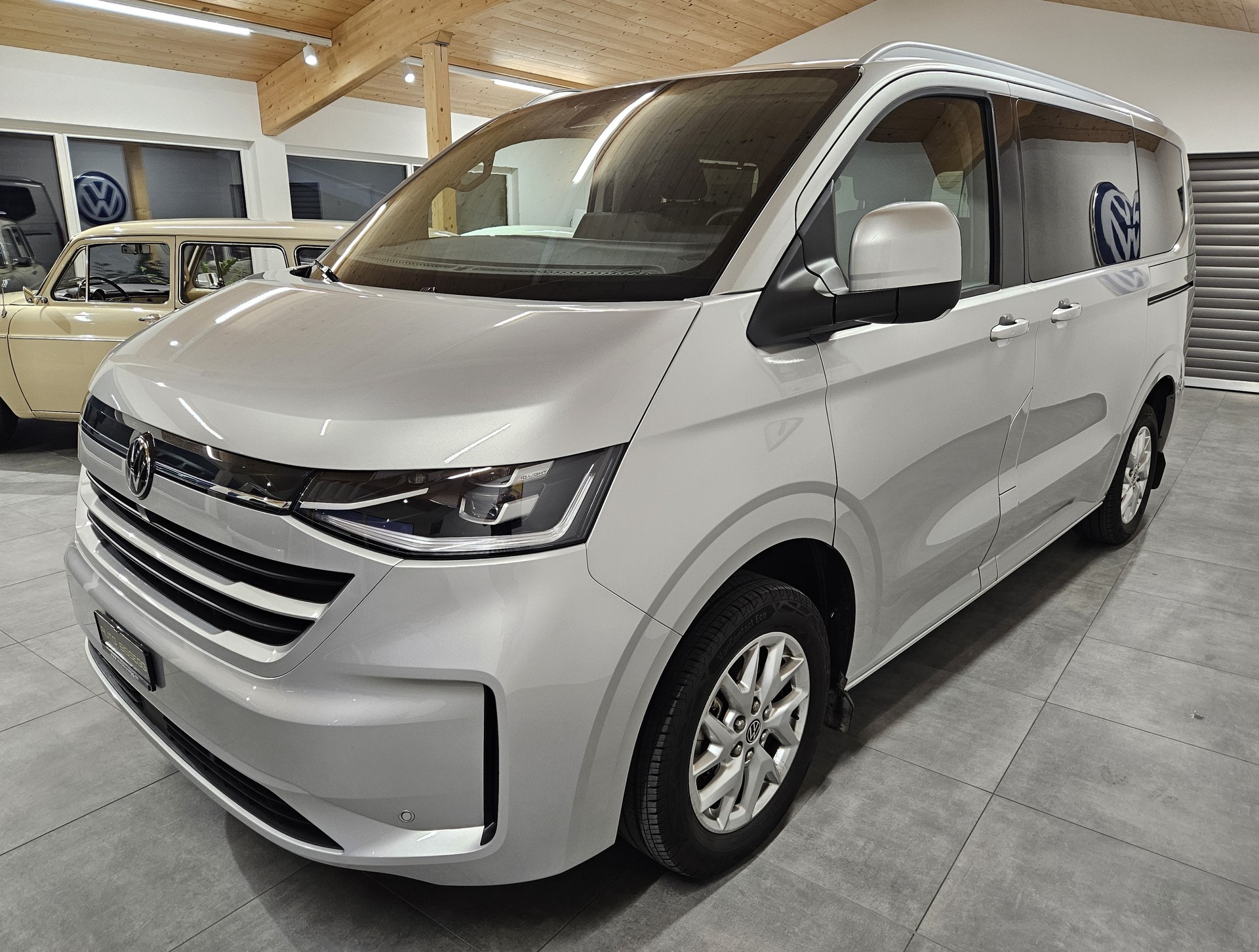 VW Caravelle BEV Style mit 2 Schiebetüren und 8 Sitzplätzen-showroom-element-2