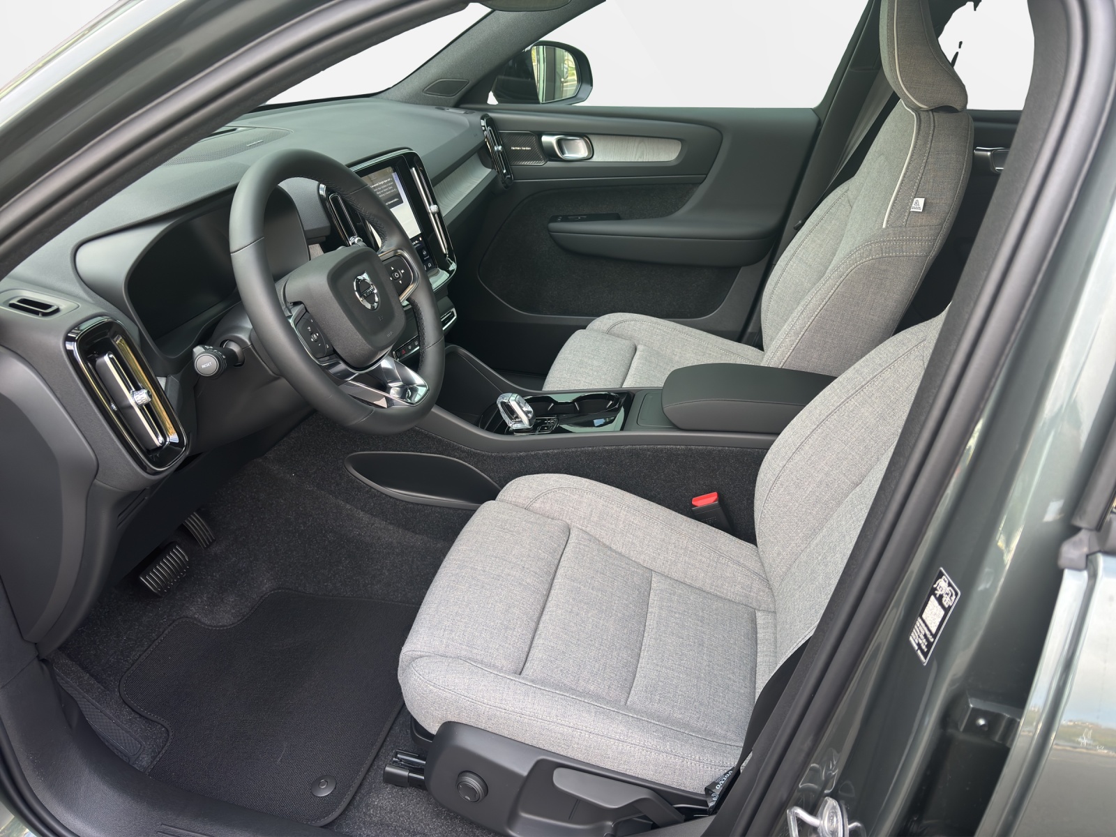 VOLVO EX40 Core Single Motor RWD-showroom-element-3