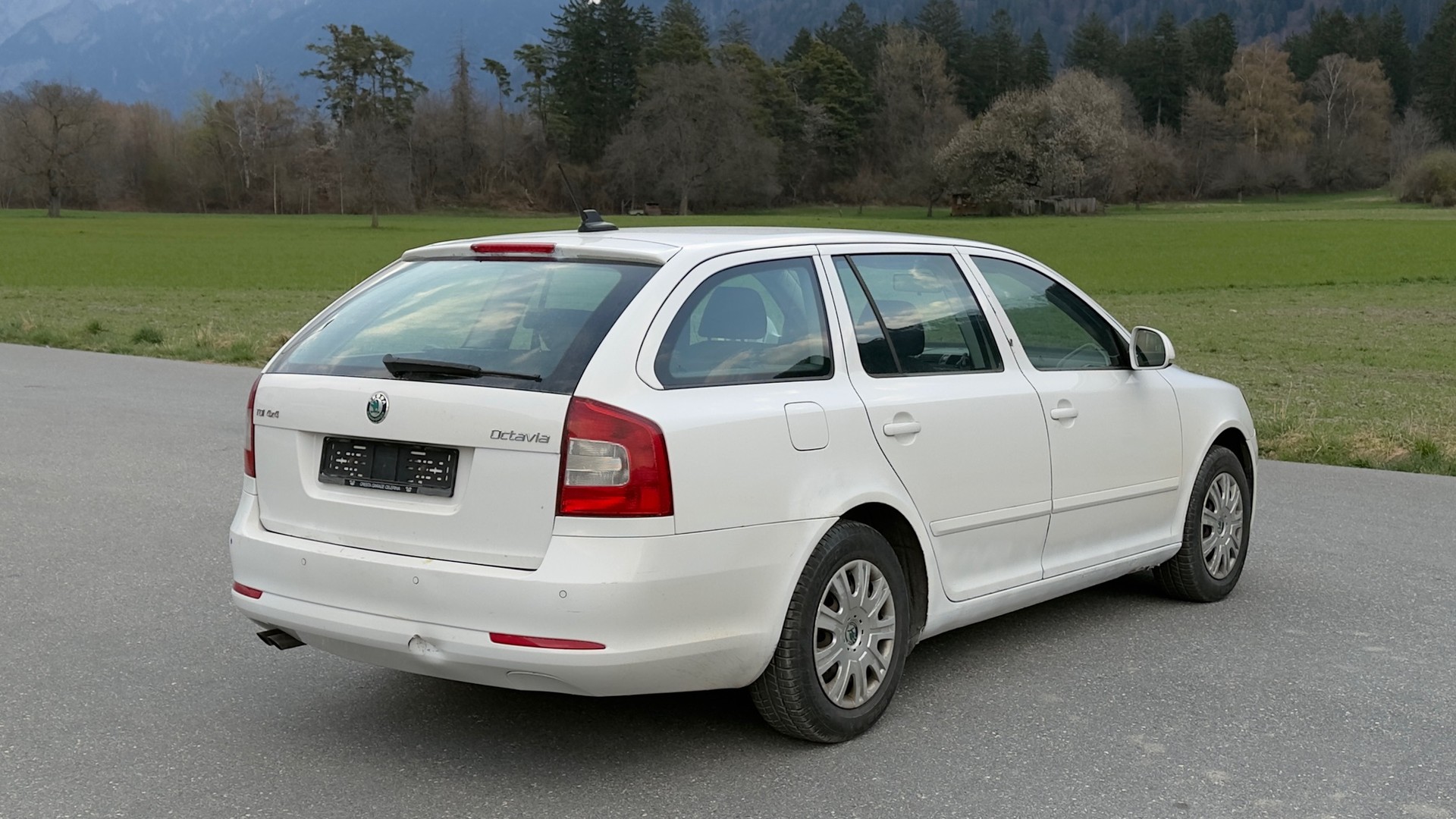 SKODA Octavia Combi 2.0 TDI AllDrive 4x4-image-4