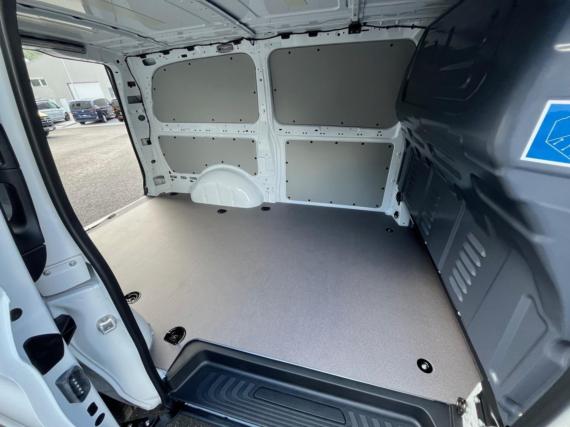 MERCEDES-BENZ Vito 114 Kaw. L 2.0 CDI Pro Worker II 4Matic-image-9