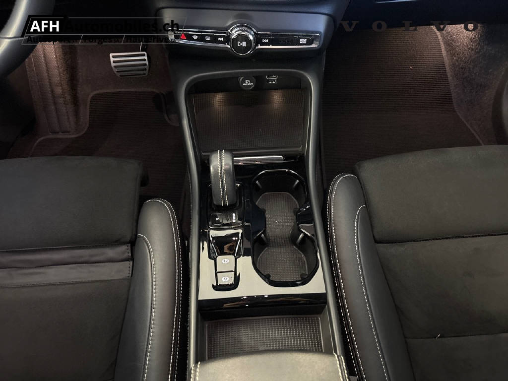 VOLVO XC40 T5 TwE R-Design-image-16