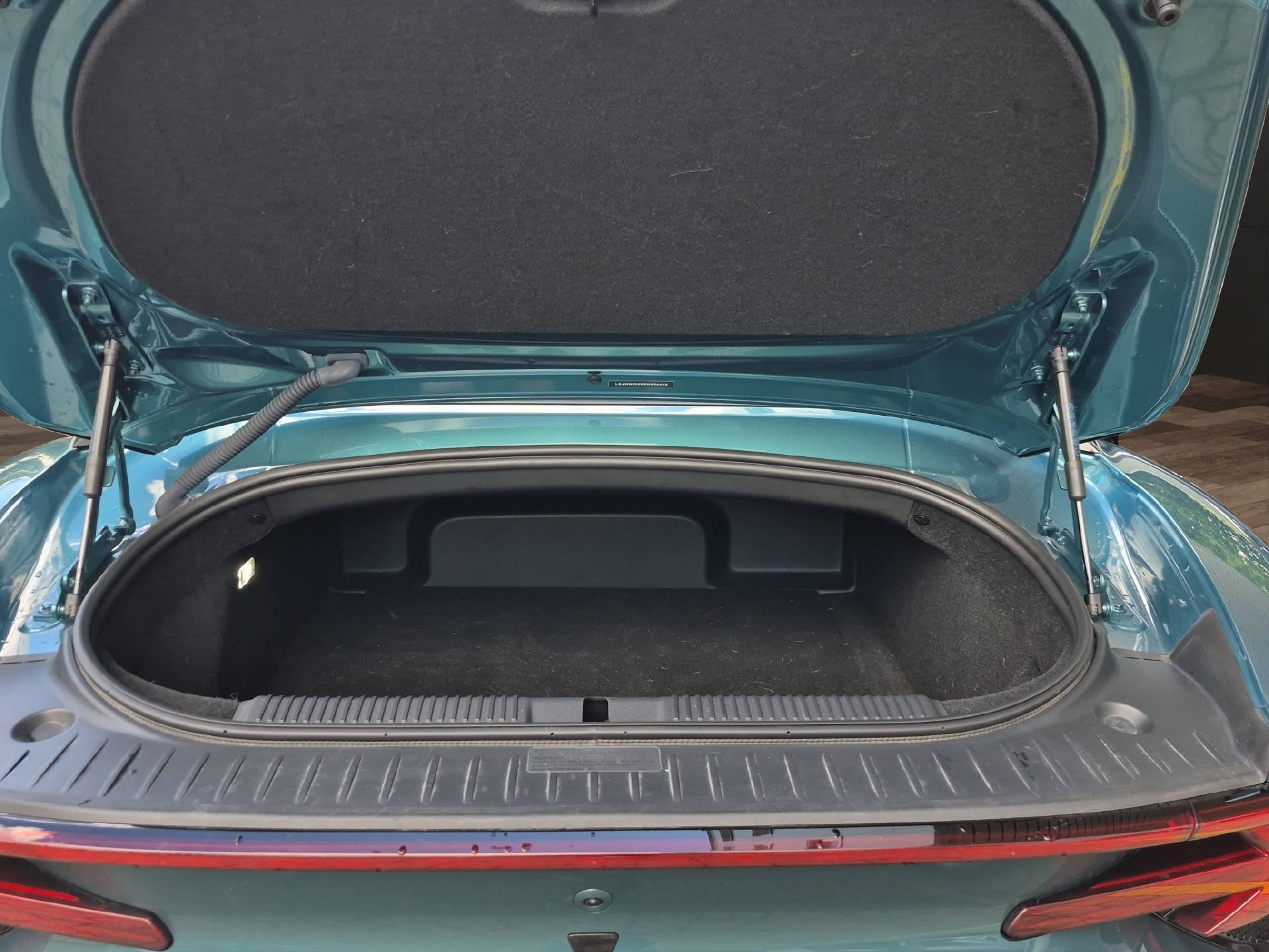 MG Cyberster 77kWh Stoffdach Rot 4WD-image-12