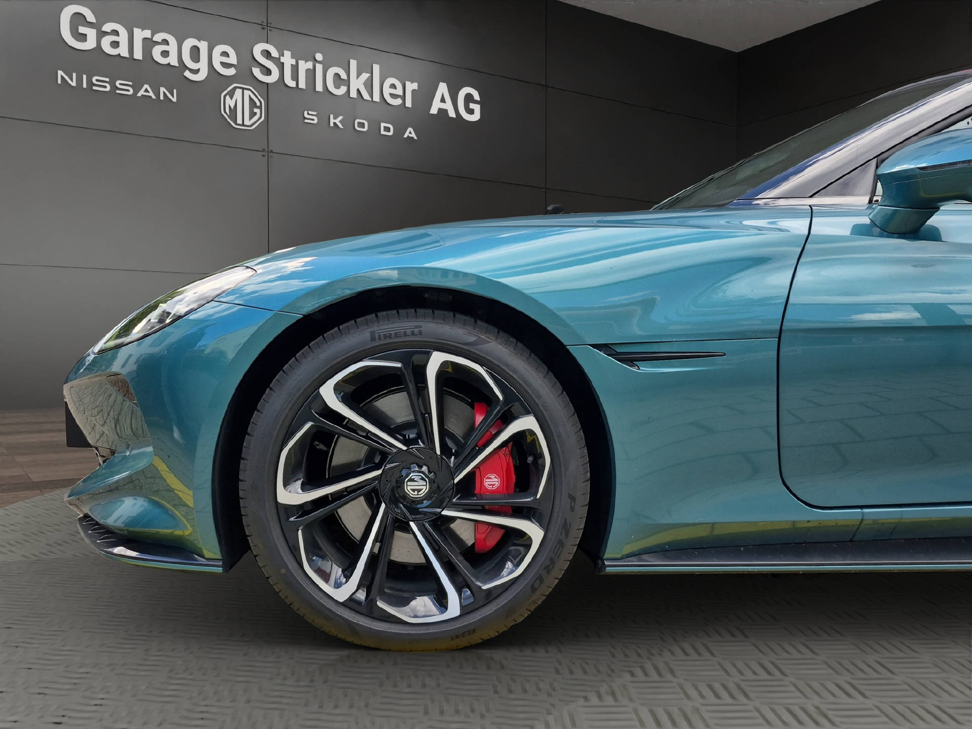 MG Cyberster 77kWh Stoffdach Rot 4WD-image-8