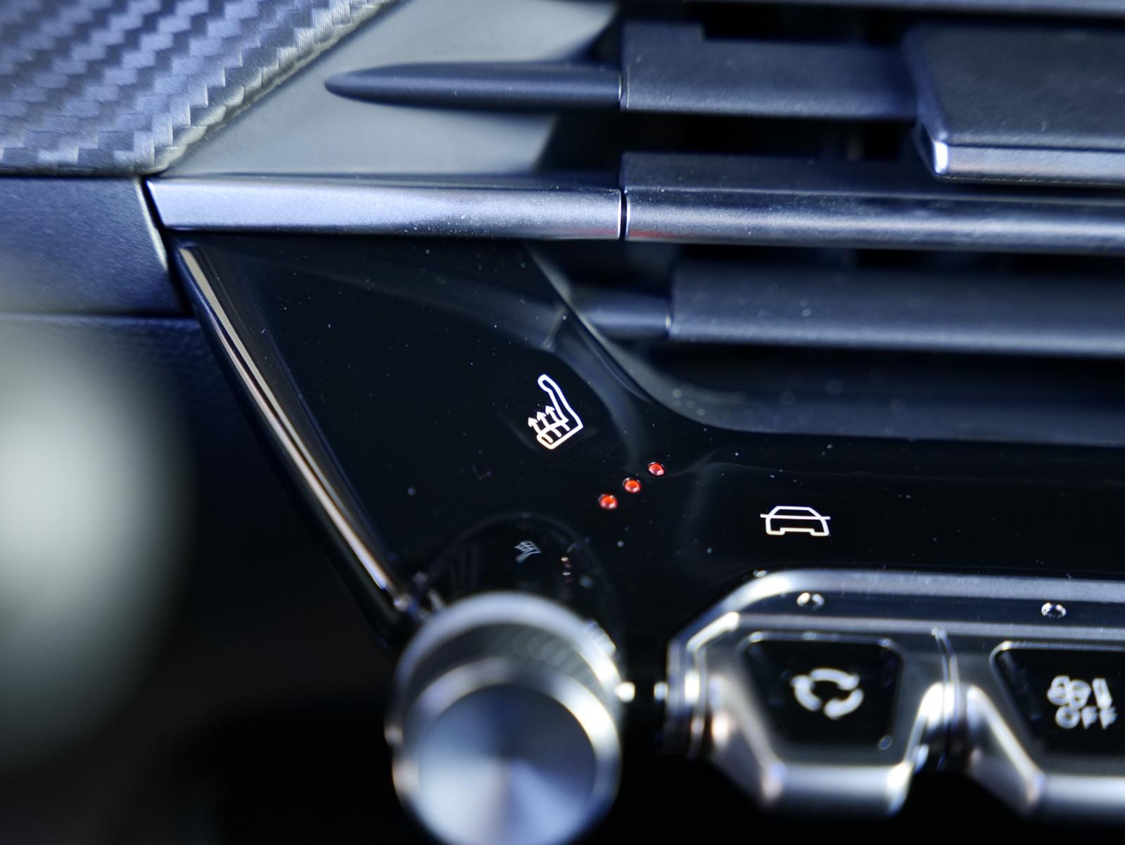 PEUGEOT 2008 1.2 Hybrid 145 GT-image-22