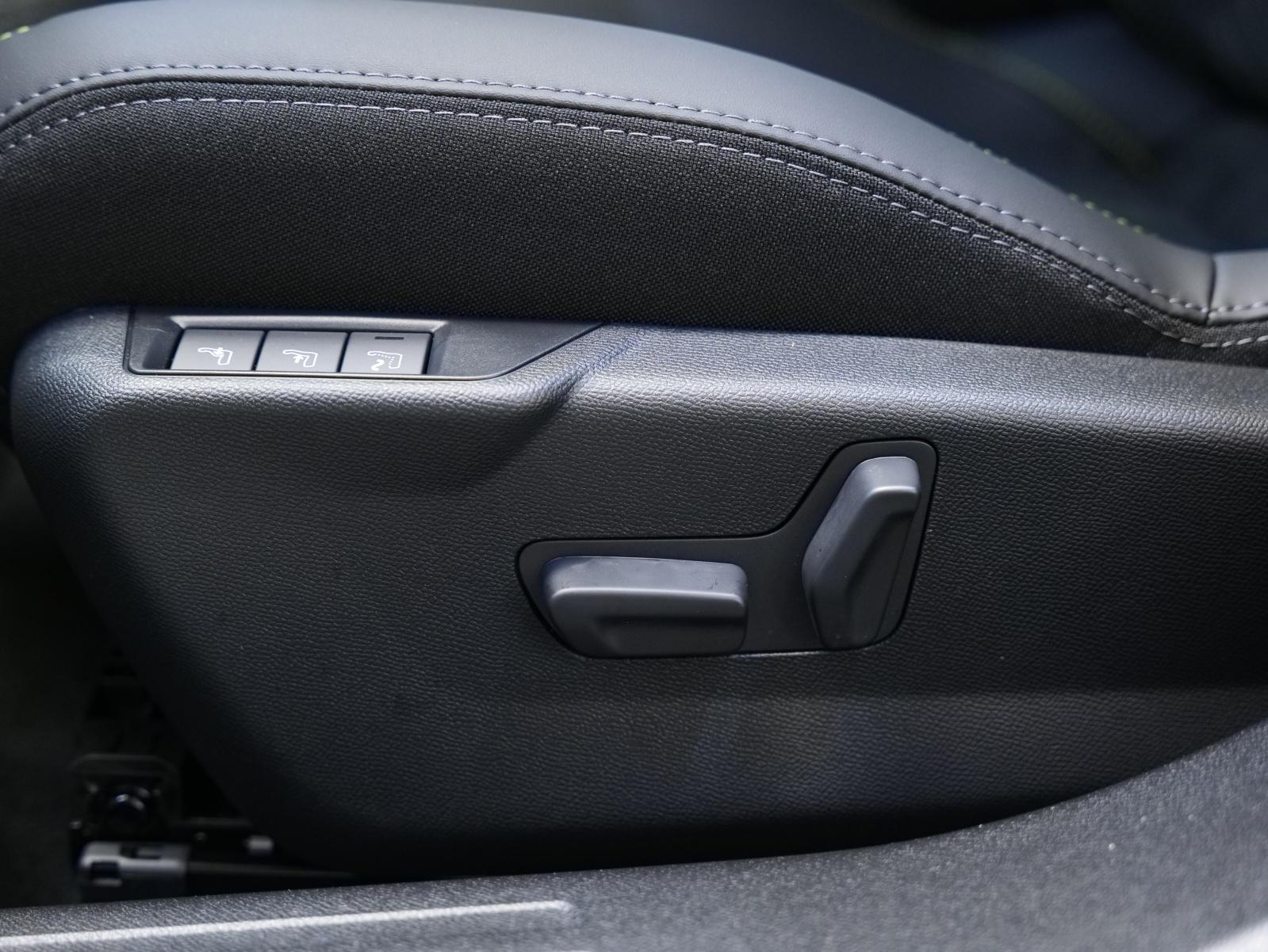 PEUGEOT 2008 1.2 Hybrid 145 GT-image-17