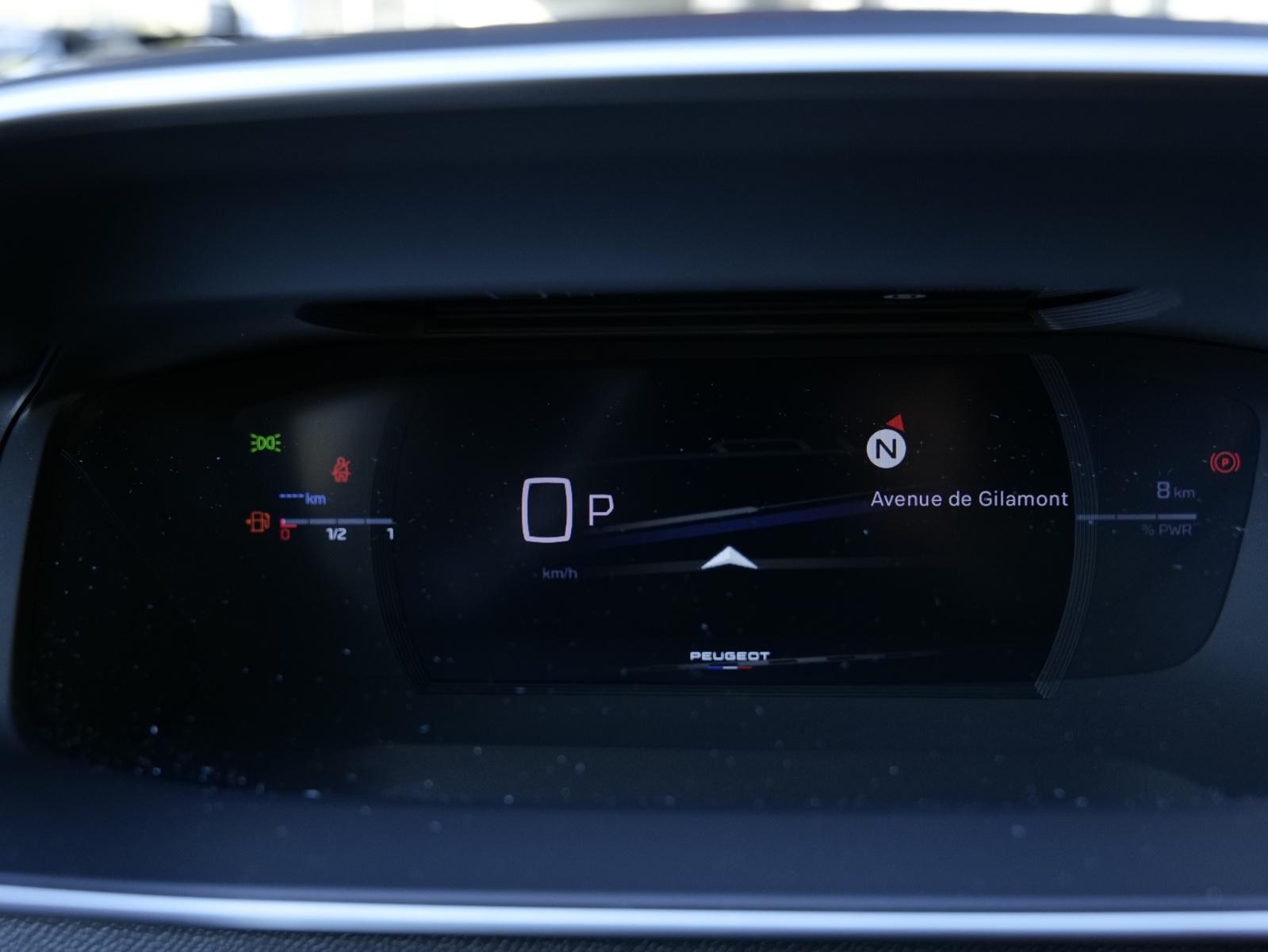 PEUGEOT 2008 1.2 Hybrid 145 GT-image-13