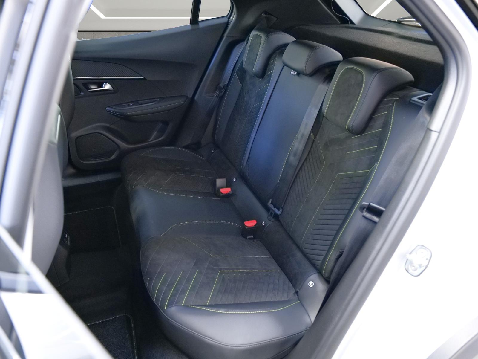 PEUGEOT 2008 1.2 Hybrid 145 GT-image-14