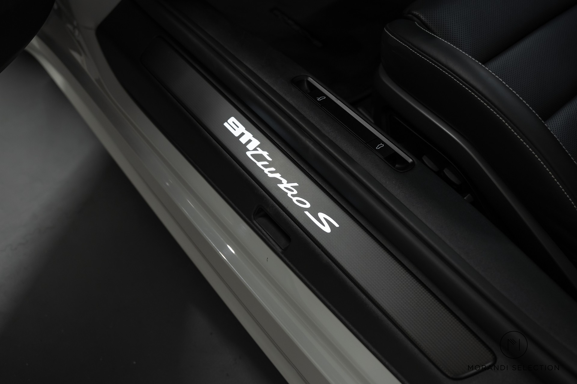 PORSCHE 911 Cabriolet 3.7 Turbo S PDK-image-21