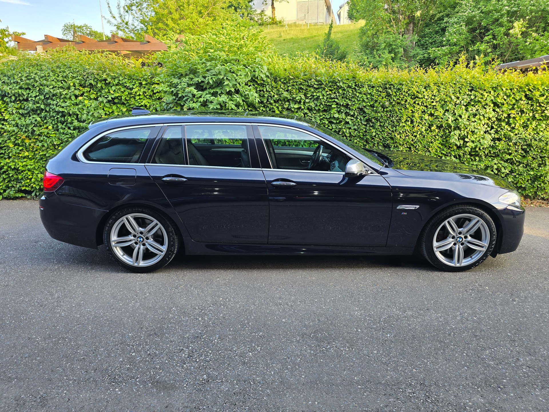 BMW M550d Touring xDrive Steptronic-image-2
