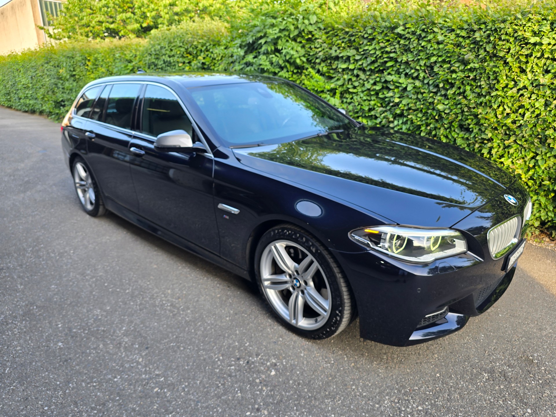 BMW M550d Touring xDrive Steptronic-image-4