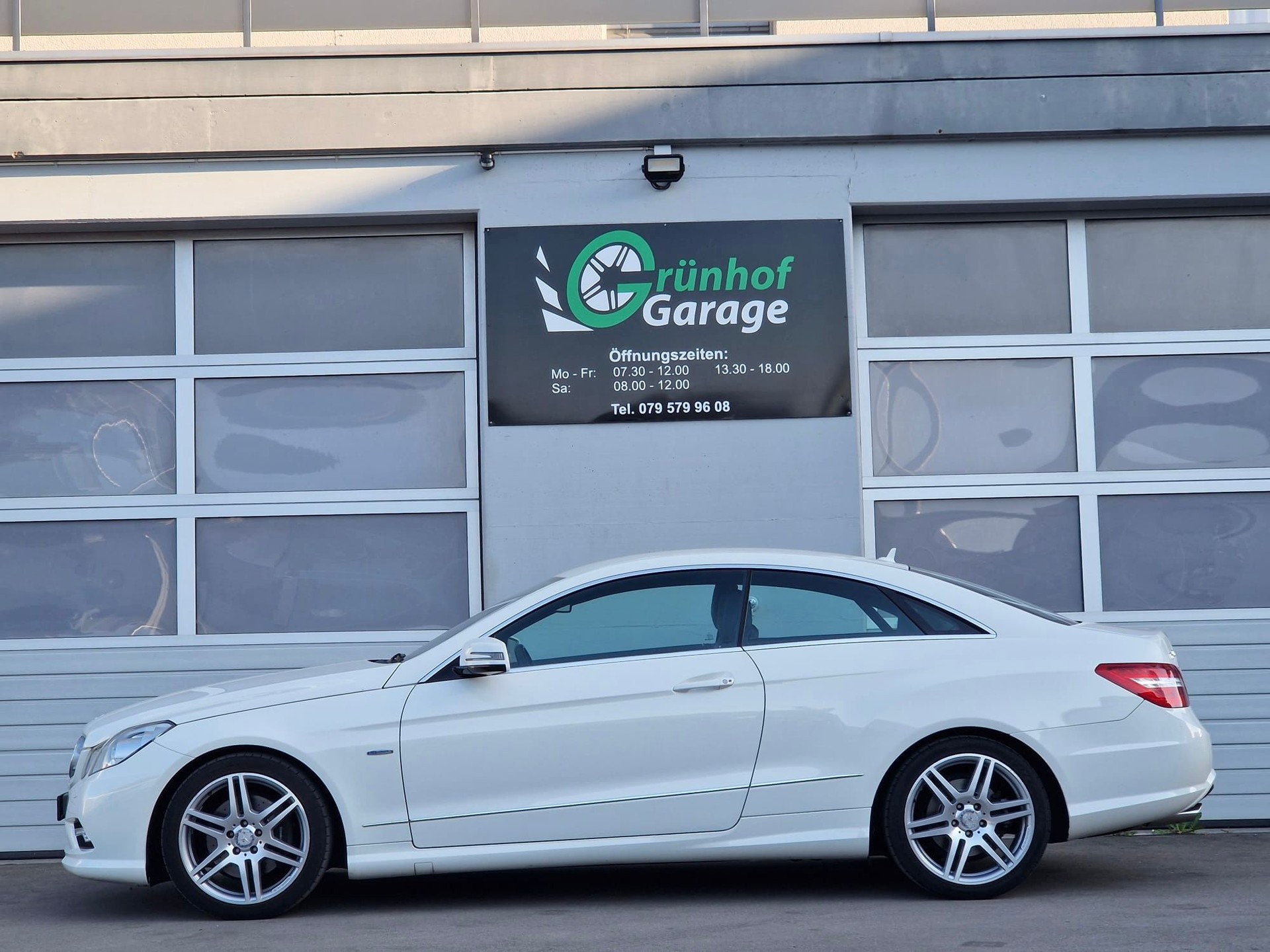 MERCEDES-BENZ E 250 CGI AMG Line Automatic-image-3