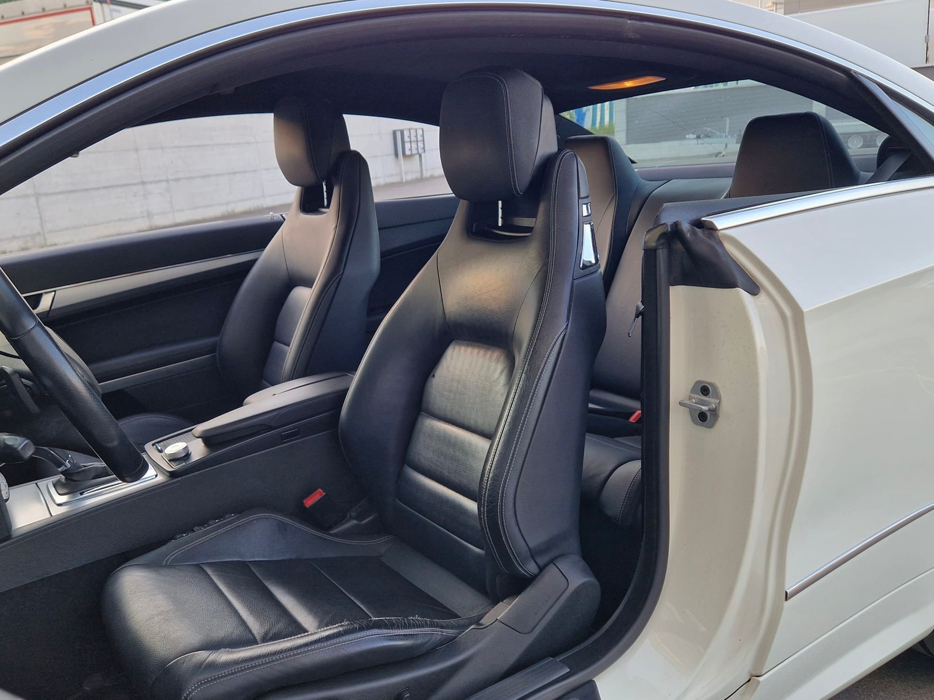 MERCEDES-BENZ E 250 CGI AMG Line Automatic-image-7