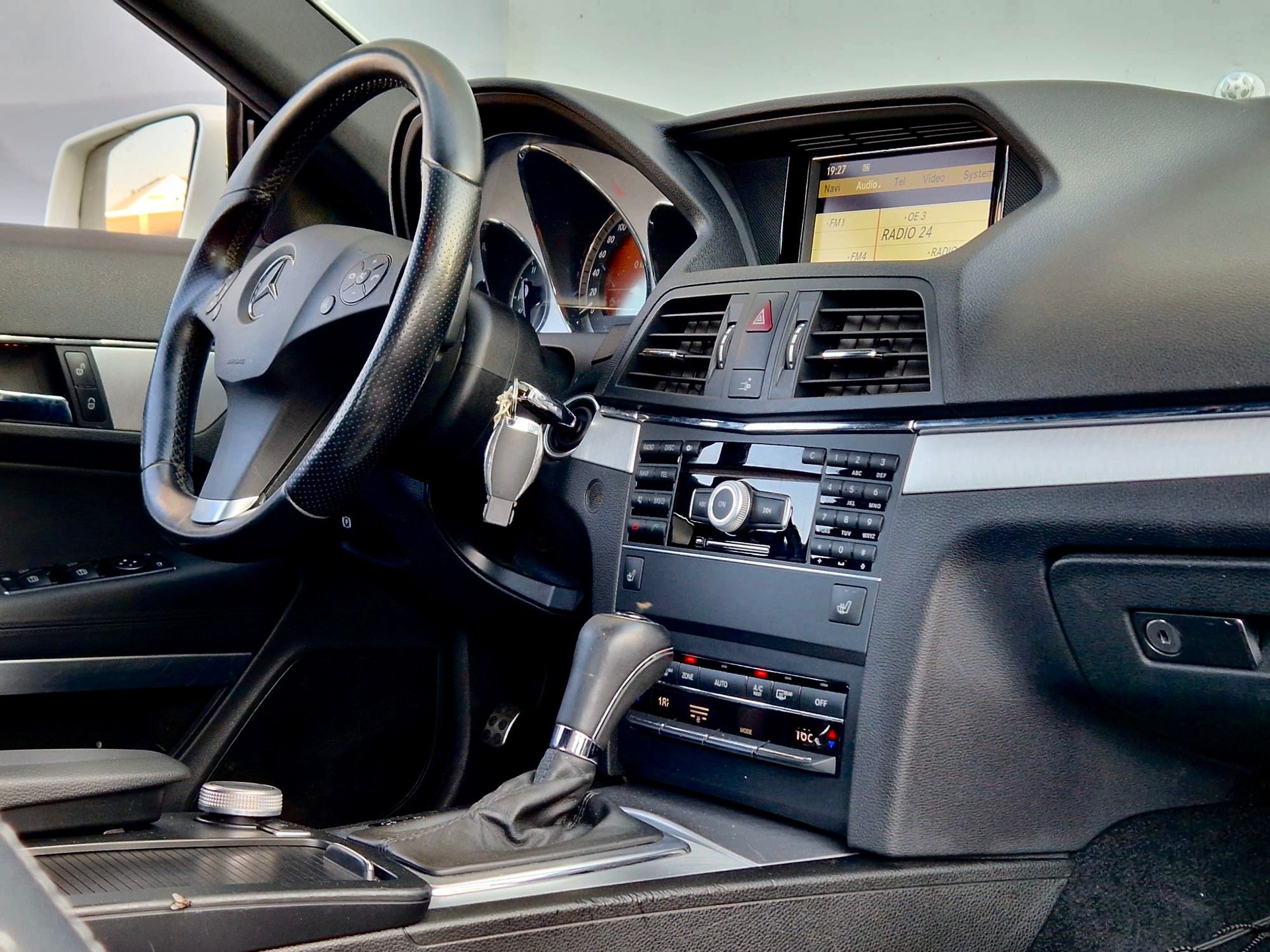 MERCEDES-BENZ E 250 CGI AMG Line Automatic-image-10