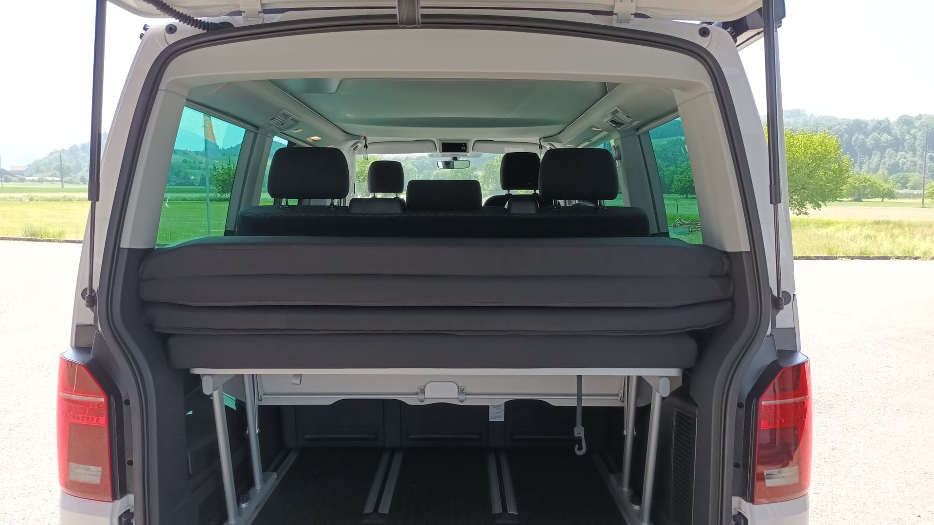 VW T6.1 California 2.0 TDI Beach Liberty Spirit 4Motion DSG-image-17