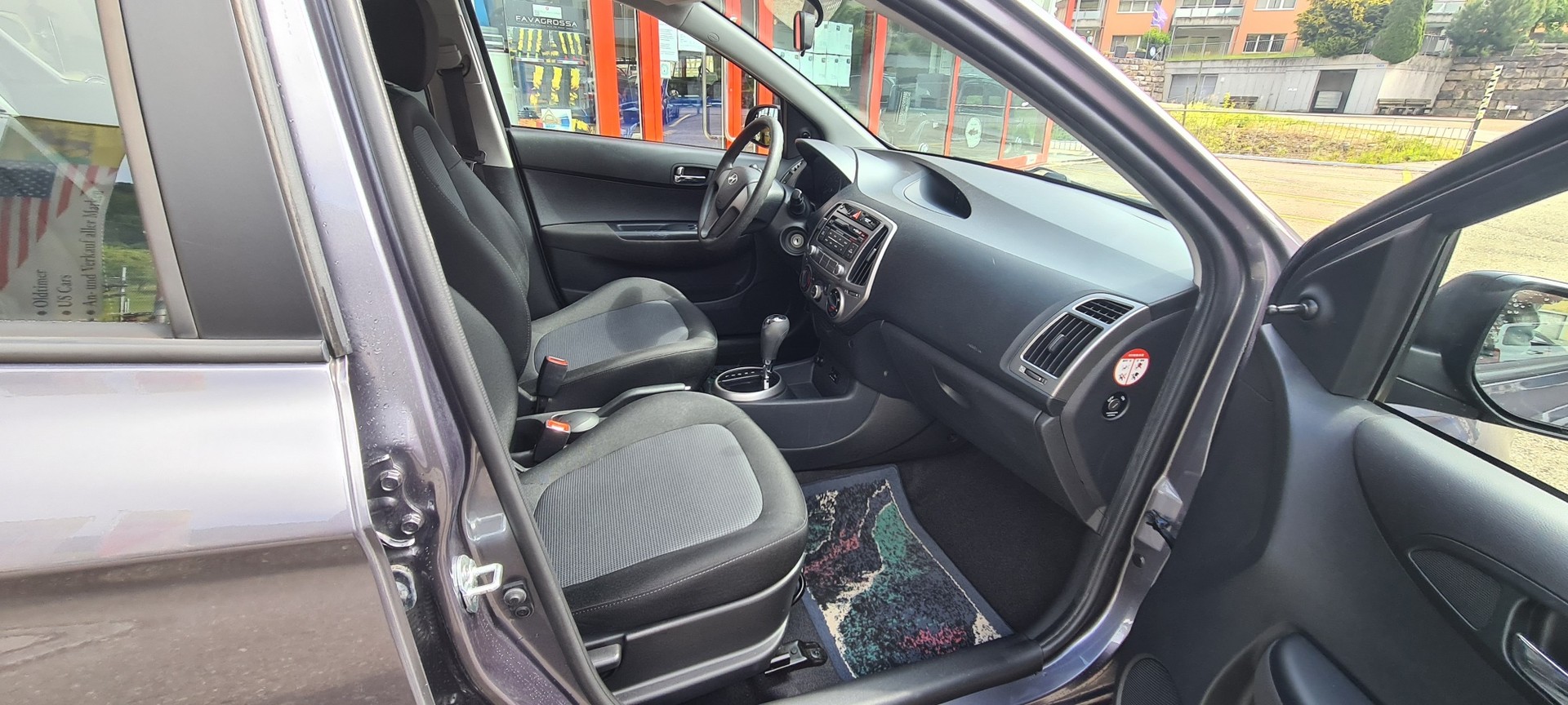 HYUNDAI i20 1.4 Style Automatic-image-16