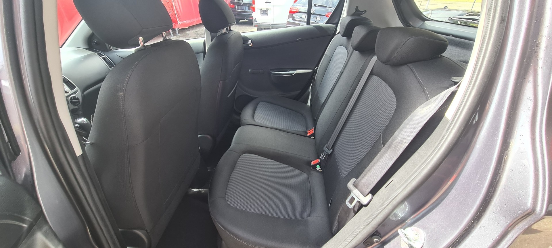 HYUNDAI i20 1.4 Style Automatic-image-13