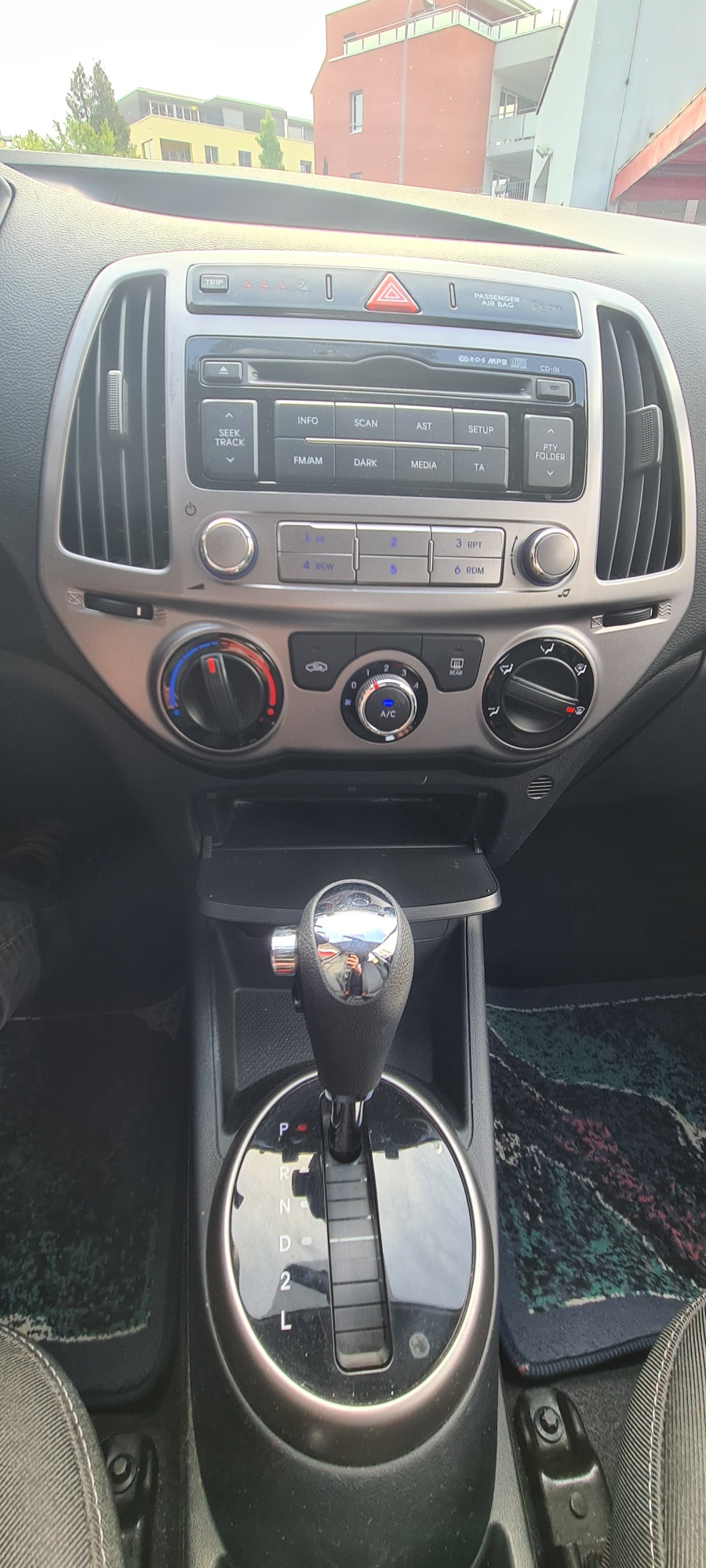 HYUNDAI i20 1.4 Style Automatic-image-27