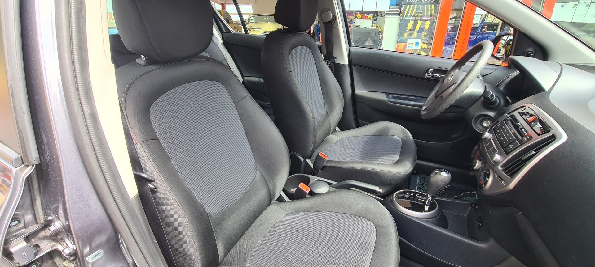 HYUNDAI i20 1.4 Style Automatic-image-17
