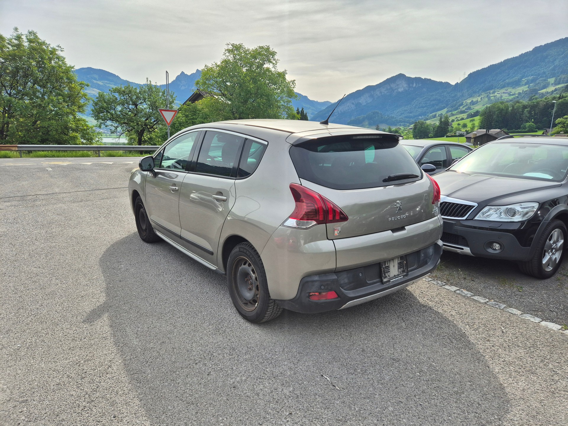 PEUGEOT 3008 HYbrid4 2.0 HDI Low CO2 ETG6-image-2