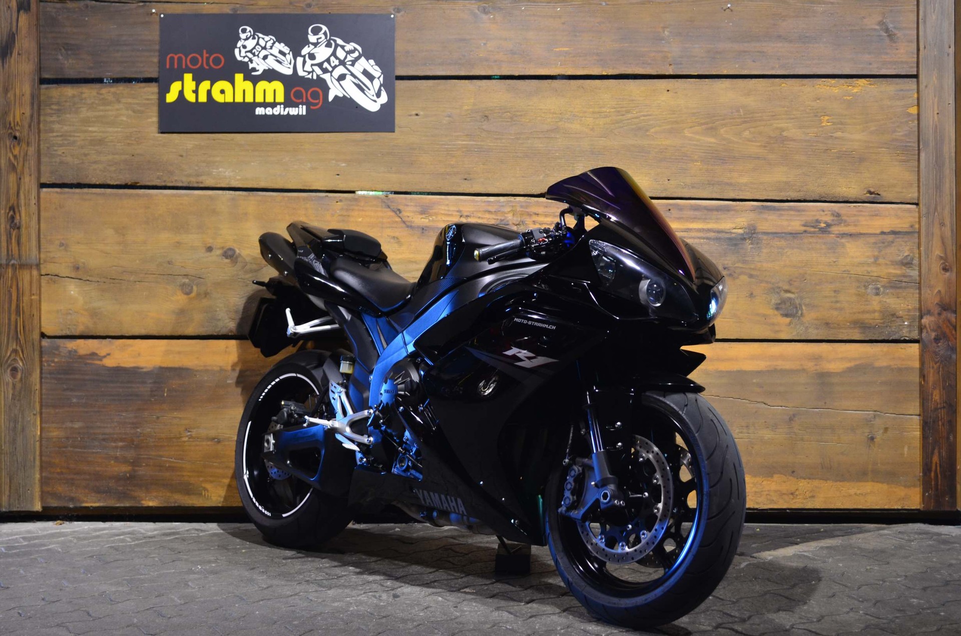 YAMAHA YZF-R1-image-0