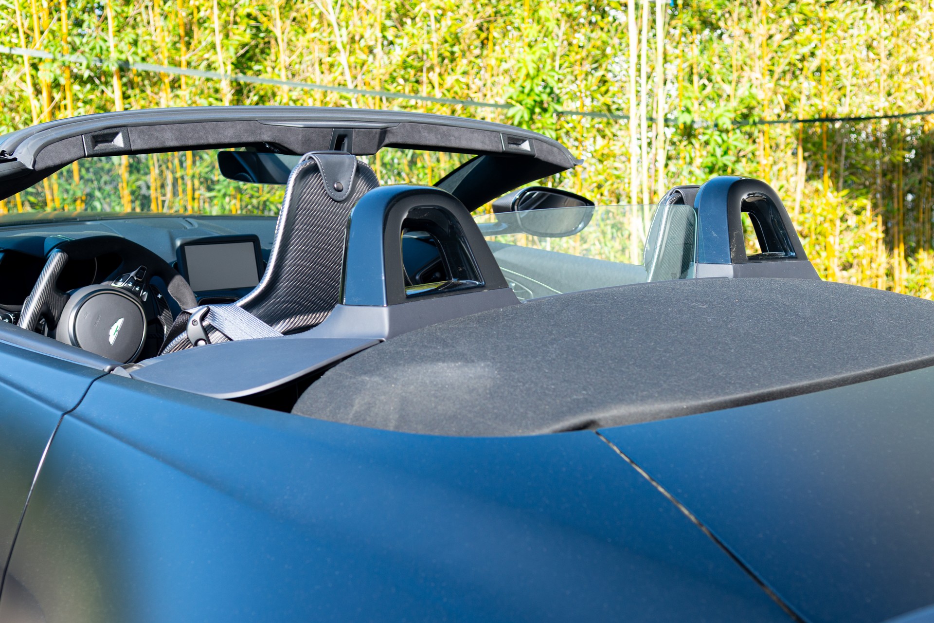 ASTON MARTIN V12 Vantage Roadster No. 77/249-image-9
