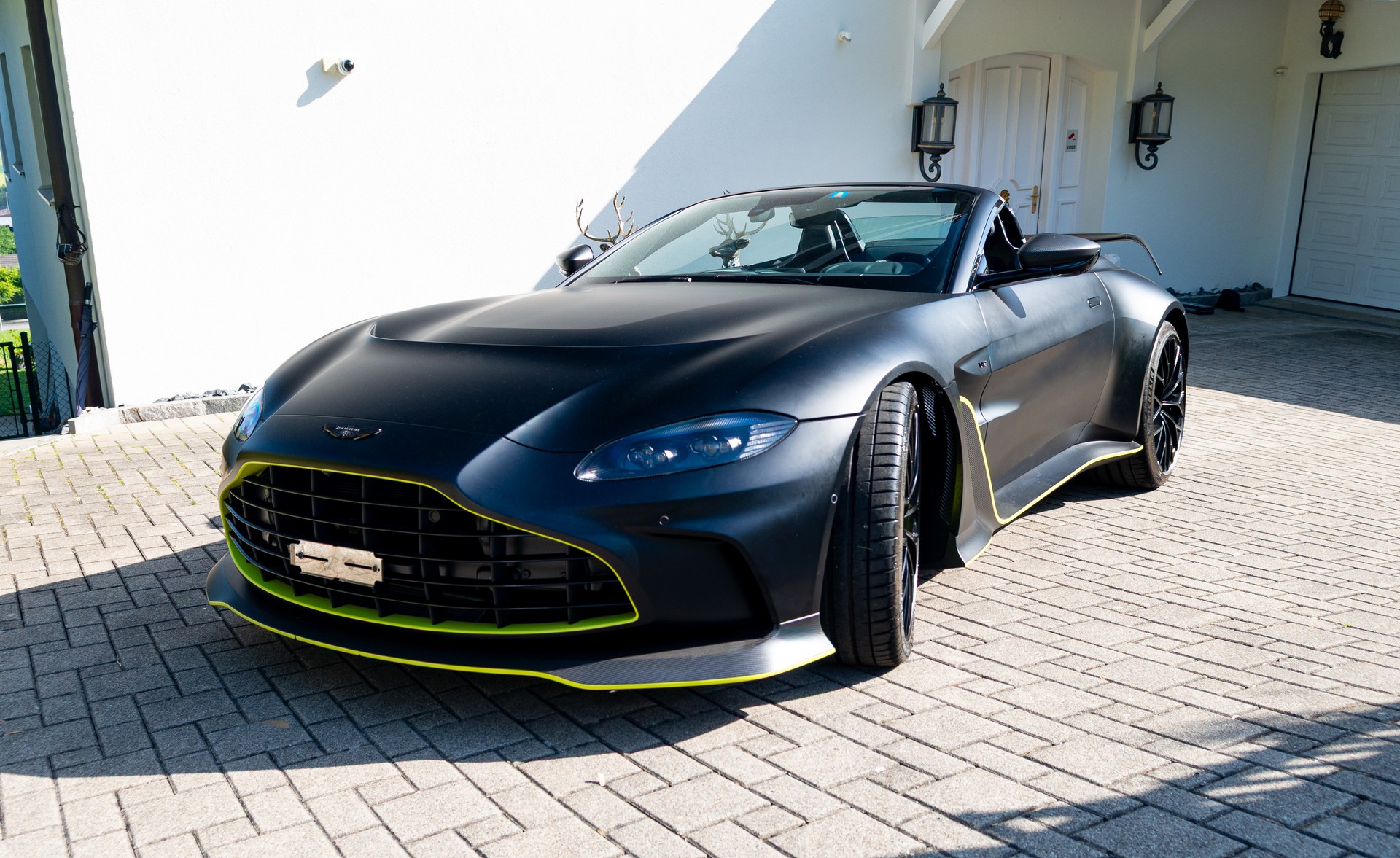 ASTON MARTIN V12 Vantage Roadster No. 77/249