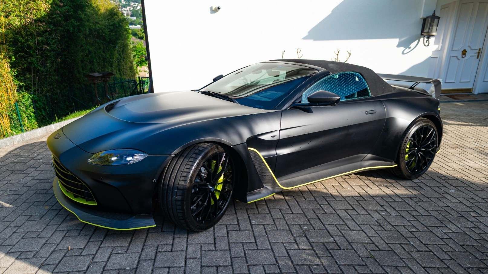 ASTON MARTIN V12 Vantage Roadster No. 77/249