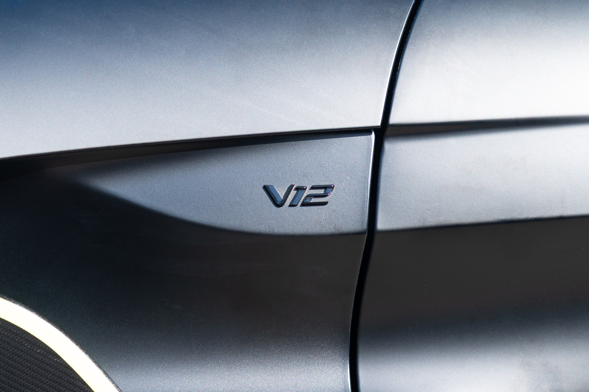 ASTON MARTIN V12 Vantage Roadster No. 77/249-image-6